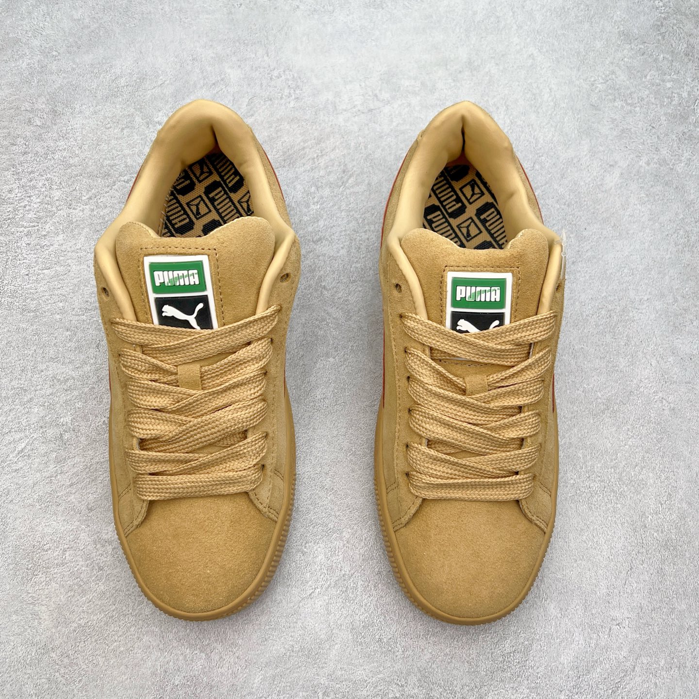 图片[2]-＃奥莱订单福利 PUMA SUEDE XL 彪马新款面包鞋男女同款复古休闲板鞋 赠送一双鞋带 鞋身通体采用细腻的麂皮材质 厚实柔软 质感出众 鞋侧保留PUMA标志性跑道图案 侧面与后跟点缀金属色PUMA LOGO 兼具辨识度与细节感 加厚鞋垫、饱满鞋舌 搭配加宽扁形鞋带 使得穿着感更加贴合与舒适 值得一提的是 本季SUEDE XL鞋款以黑色、红色及蓝色最为瞩目 经典黑的配色 在低调之余可轻松驾驭任何潮流风格造型 而高饱和度的配色 则是当之无愧的早春出街利器。货号： 395205 尺码：36 36.5 37 38 38.5 39 40 40.5 41 42 42.5 43 44 44.5 45-选品中心