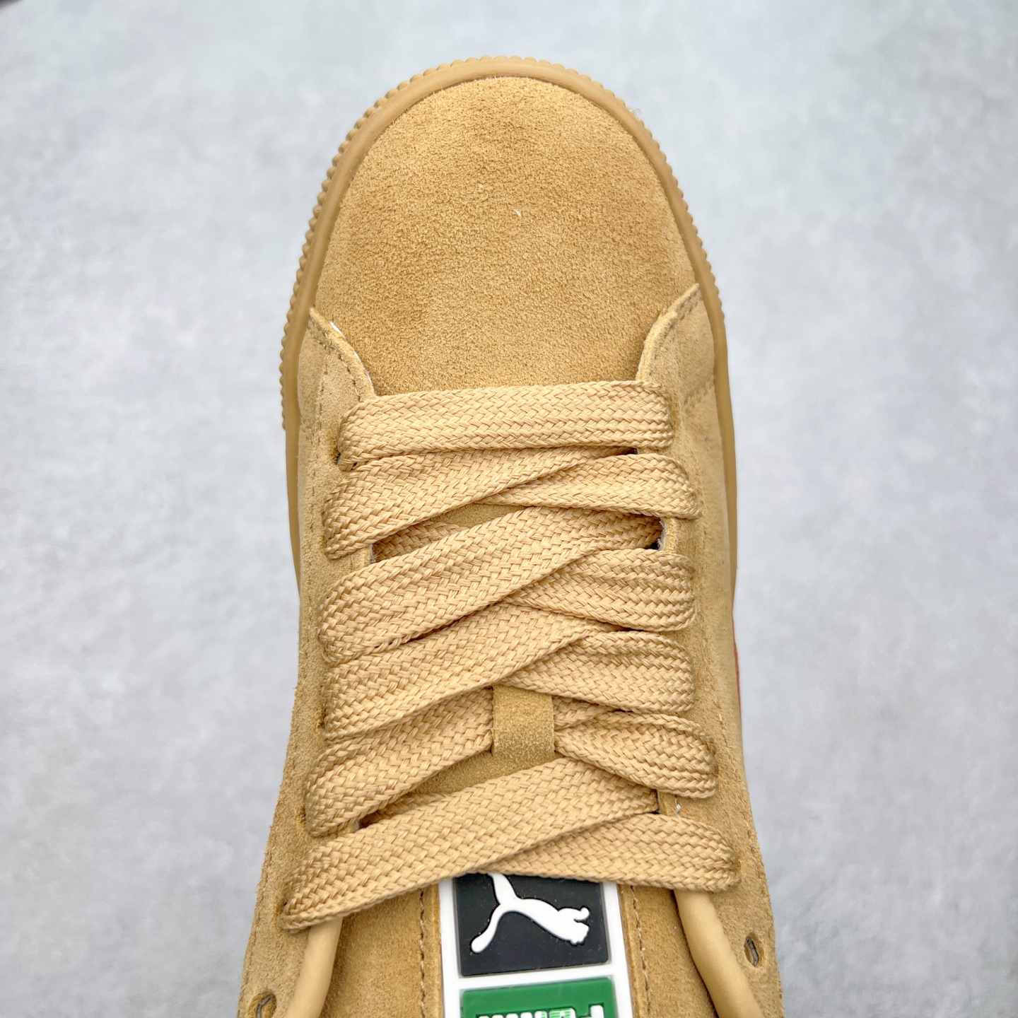 图片[4]-＃奥莱订单福利 PUMA SUEDE XL 彪马新款面包鞋男女同款复古休闲板鞋 赠送一双鞋带 鞋身通体采用细腻的麂皮材质 厚实柔软 质感出众 鞋侧保留PUMA标志性跑道图案 侧面与后跟点缀金属色PUMA LOGO 兼具辨识度与细节感 加厚鞋垫、饱满鞋舌 搭配加宽扁形鞋带 使得穿着感更加贴合与舒适 值得一提的是 本季SUEDE XL鞋款以黑色、红色及蓝色最为瞩目 经典黑的配色 在低调之余可轻松驾驭任何潮流风格造型 而高饱和度的配色 则是当之无愧的早春出街利器。货号： 395205 尺码：36 36.5 37 38 38.5 39 40 40.5 41 42 42.5 43 44 44.5 45-选品中心