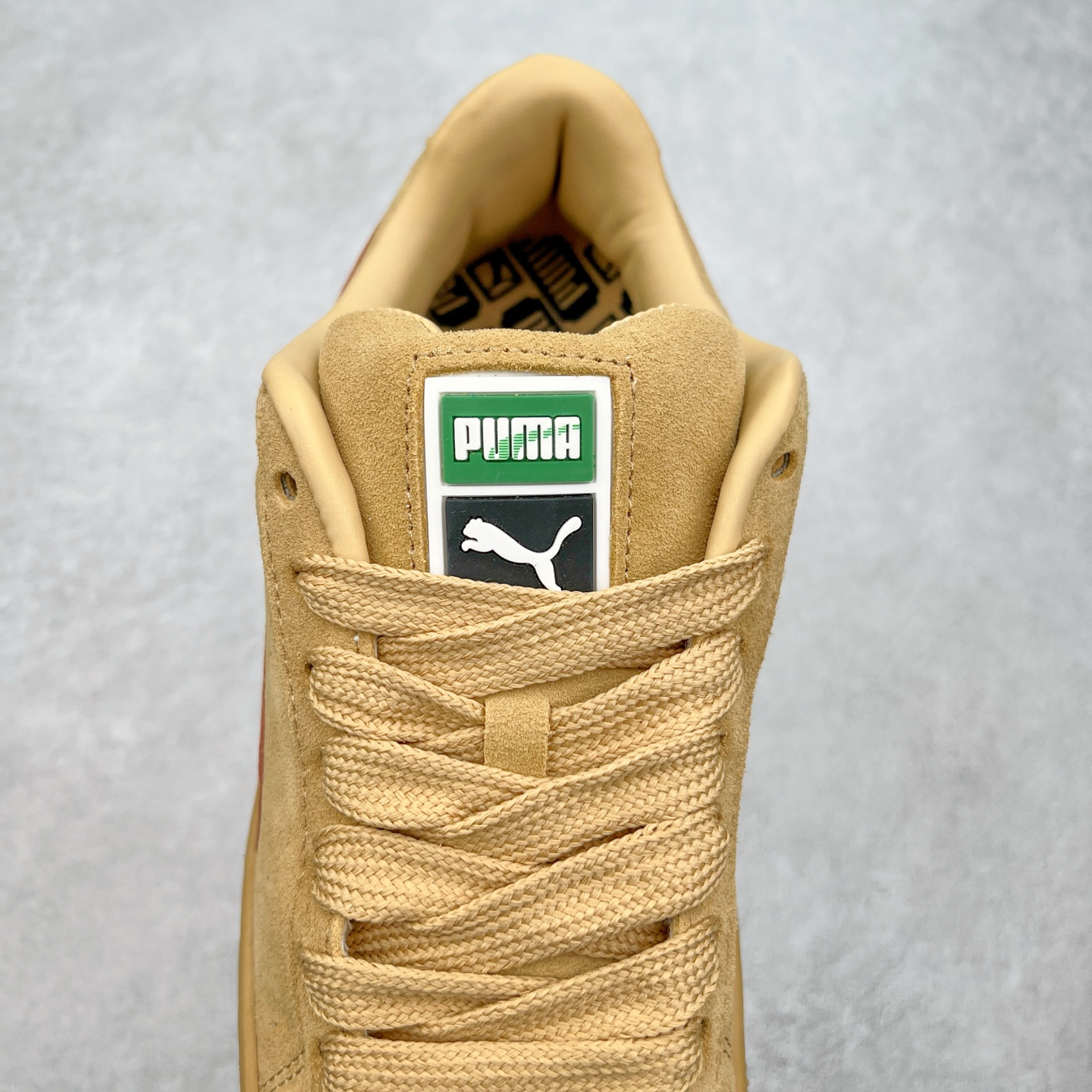 图片[5]-＃奥莱订单福利 PUMA SUEDE XL 彪马新款面包鞋男女同款复古休闲板鞋 赠送一双鞋带 鞋身通体采用细腻的麂皮材质 厚实柔软 质感出众 鞋侧保留PUMA标志性跑道图案 侧面与后跟点缀金属色PUMA LOGO 兼具辨识度与细节感 加厚鞋垫、饱满鞋舌 搭配加宽扁形鞋带 使得穿着感更加贴合与舒适 值得一提的是 本季SUEDE XL鞋款以黑色、红色及蓝色最为瞩目 经典黑的配色 在低调之余可轻松驾驭任何潮流风格造型 而高饱和度的配色 则是当之无愧的早春出街利器。货号： 395205 尺码：36 36.5 37 38 38.5 39 40 40.5 41 42 42.5 43 44 44.5 45-选品中心