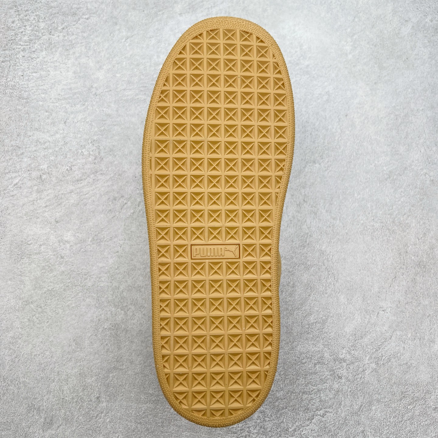 图片[9]-＃奥莱订单福利 PUMA SUEDE XL 彪马新款面包鞋男女同款复古休闲板鞋 赠送一双鞋带 鞋身通体采用细腻的麂皮材质 厚实柔软 质感出众 鞋侧保留PUMA标志性跑道图案 侧面与后跟点缀金属色PUMA LOGO 兼具辨识度与细节感 加厚鞋垫、饱满鞋舌 搭配加宽扁形鞋带 使得穿着感更加贴合与舒适 值得一提的是 本季SUEDE XL鞋款以黑色、红色及蓝色最为瞩目 经典黑的配色 在低调之余可轻松驾驭任何潮流风格造型 而高饱和度的配色 则是当之无愧的早春出街利器。货号： 395205 尺码：36 36.5 37 38 38.5 39 40 40.5 41 42 42.5 43 44 44.5 45-选品中心