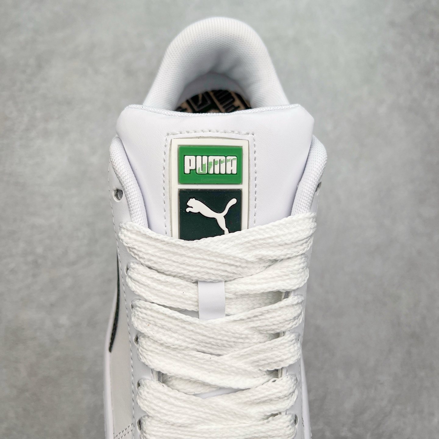 图片[5]-＃奥莱订单福利 PUMA SUEDE XL 彪马新款面包鞋男女同款复古休闲板鞋 赠送一双鞋带 鞋身通体采用细腻的麂皮材质 厚实柔软 质感出众 鞋侧保留PUMA标志性跑道图案 侧面与后跟点缀金属色PUMA LOGO 兼具辨识度与细节感 加厚鞋垫、饱满鞋舌 搭配加宽扁形鞋带 使得穿着感更加贴合与舒适 值得一提的是 本季SUEDE XL鞋款以黑色、红色及蓝色最为瞩目 经典黑的配色 在低调之余可轻松驾驭任何潮流风格造型 而高饱和度的配色 则是当之无愧的早春出街利器。货号： 395205 尺码：36 36.5 37 38 38.5 39 40 40.5 41 42 42.5 43 44 44.5 45-选品中心