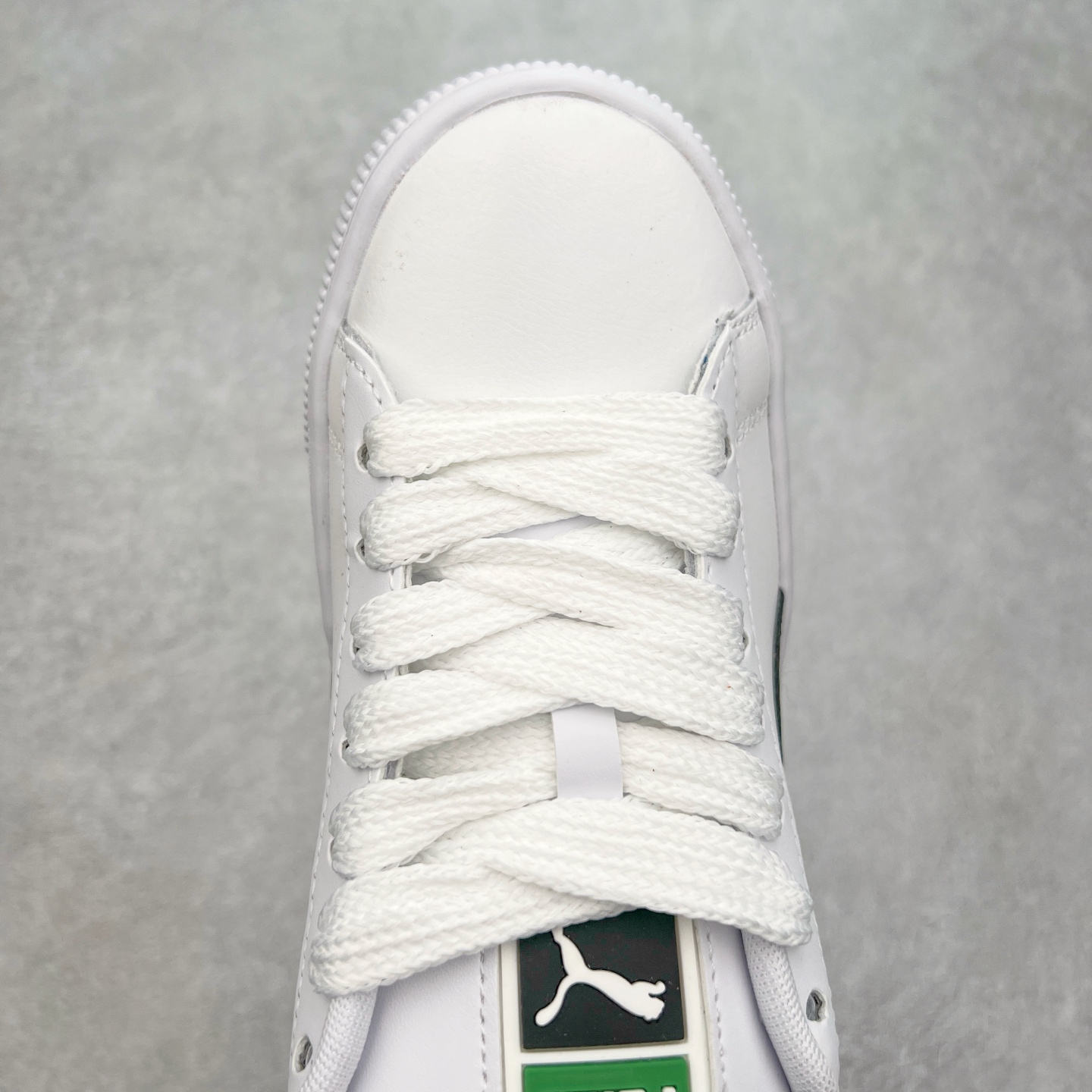 图片[4]-＃奥莱订单福利 PUMA SUEDE XL 彪马新款面包鞋男女同款复古休闲板鞋 赠送一双鞋带 鞋身通体采用细腻的麂皮材质 厚实柔软 质感出众 鞋侧保留PUMA标志性跑道图案 侧面与后跟点缀金属色PUMA LOGO 兼具辨识度与细节感 加厚鞋垫、饱满鞋舌 搭配加宽扁形鞋带 使得穿着感更加贴合与舒适 值得一提的是 本季SUEDE XL鞋款以黑色、红色及蓝色最为瞩目 经典黑的配色 在低调之余可轻松驾驭任何潮流风格造型 而高饱和度的配色 则是当之无愧的早春出街利器。货号： 395205 尺码：36 36.5 37 38 38.5 39 40 40.5 41 42 42.5 43 44 44.5 45-选品中心