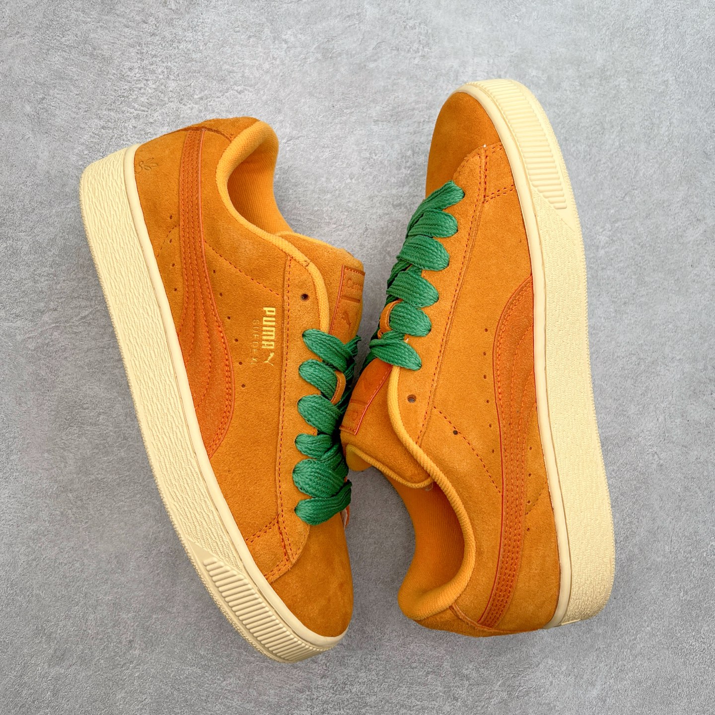 图片[3]-＃奥莱订单福利 PUMA SUEDE XL 彪马新款面包鞋男女同款复古休闲板鞋 赠送一双鞋带 鞋身通体采用细腻的麂皮材质 厚实柔软 质感出众 鞋侧保留PUMA标志性跑道图案 侧面与后跟点缀金属色PUMA LOGO 兼具辨识度与细节感 加厚鞋垫、饱满鞋舌 搭配加宽扁形鞋带 使得穿着感更加贴合与舒适 值得一提的是 本季SUEDE XL鞋款以黑色、红色及蓝色最为瞩目 经典黑的配色 在低调之余可轻松驾驭任何潮流风格造型 而高饱和度的配色 则是当之无愧的早春出街利器。货号： 395205 尺码：36 36.5 37 38 38.5 39 40 40.5 41 42 42.5 43 44 44.5 45-选品中心