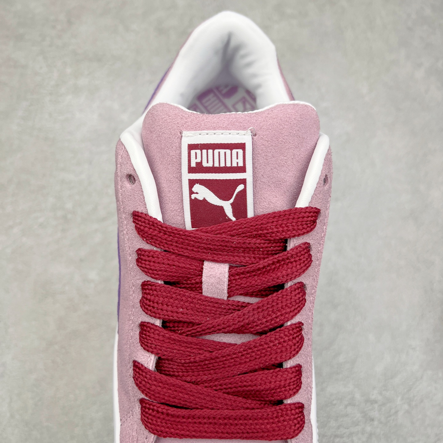 图片[5]-＃奥莱订单福利 PUMA SUEDE XL 彪马新款面包鞋男女同款复古休闲板鞋 赠送一双鞋带 鞋身通体采用细腻的麂皮材质 厚实柔软 质感出众 鞋侧保留PUMA标志性跑道图案 侧面与后跟点缀金属色PUMA LOGO 兼具辨识度与细节感 加厚鞋垫、饱满鞋舌 搭配加宽扁形鞋带 使得穿着感更加贴合与舒适 值得一提的是 本季SUEDE XL鞋款以黑色、红色及蓝色最为瞩目 经典黑的配色 在低调之余可轻松驾驭任何潮流风格造型 而高饱和度的配色 则是当之无愧的早春出街利器。货号： 395205 尺码：36 36.5 37 38 38.5 39 40 40.5 41 42 42.5 43 44 44.5 45-选品中心