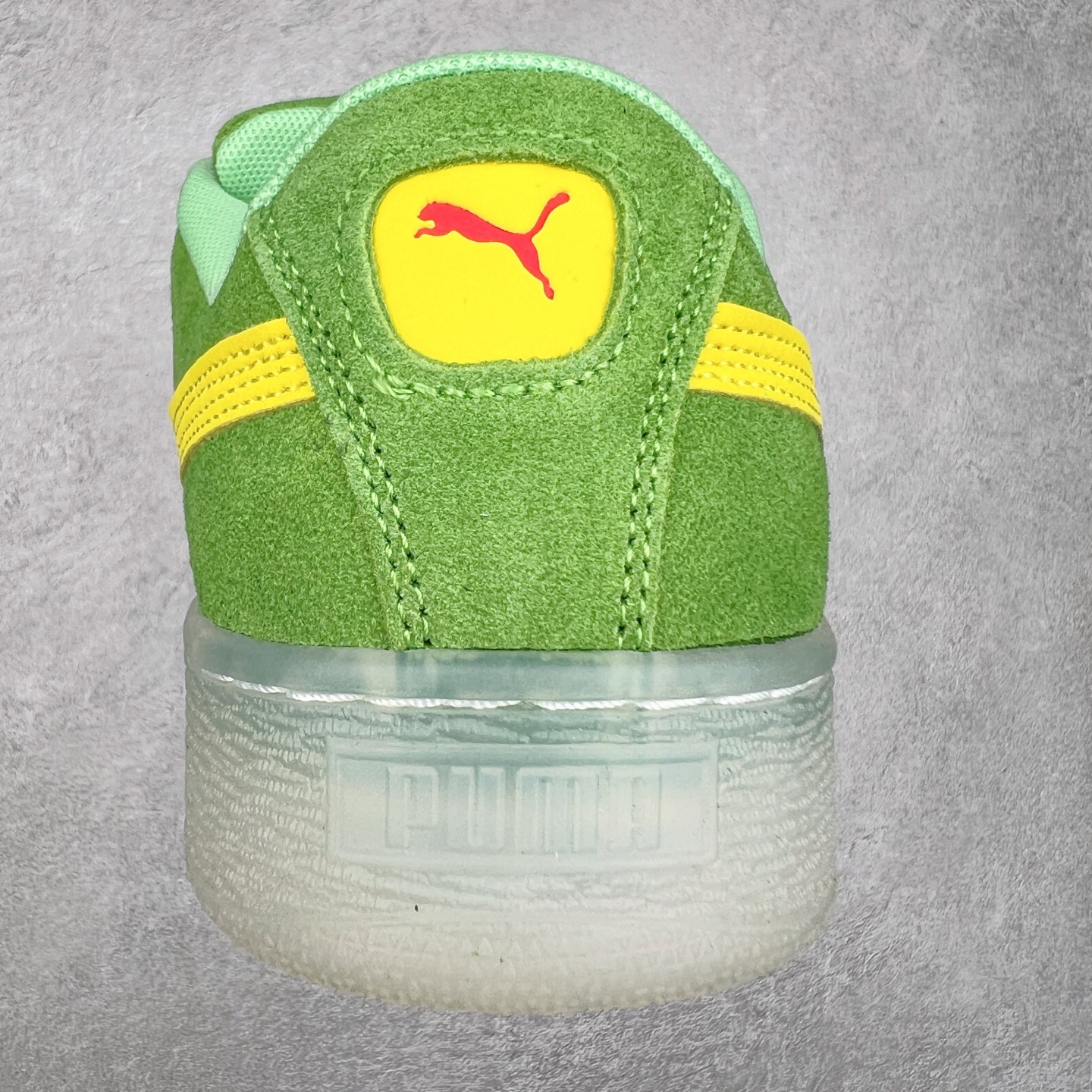 图片[8]-＃奥莱订单福利 PUMA SUEDE XL 彪马新款面包鞋男女同款复古休闲板鞋 赠送一双鞋带 鞋身通体采用细腻的麂皮材质 厚实柔软 质感出众 鞋侧保留PUMA标志性跑道图案 侧面与后跟点缀金属色PUMA LOGO 兼具辨识度与细节感 加厚鞋垫、饱满鞋舌 搭配加宽扁形鞋带 使得穿着感更加贴合与舒适 值得一提的是 本季SUEDE XL鞋款以黑色、红色及蓝色最为瞩目 经典黑的配色 在低调之余可轻松驾驭任何潮流风格造型 而高饱和度的配色 则是当之无愧的早春出街利器。货号： 395205 尺码：36 36.5 37 38 38.5 39 40 40.5 41 42 42.5 43 44 44.5 45-选品中心