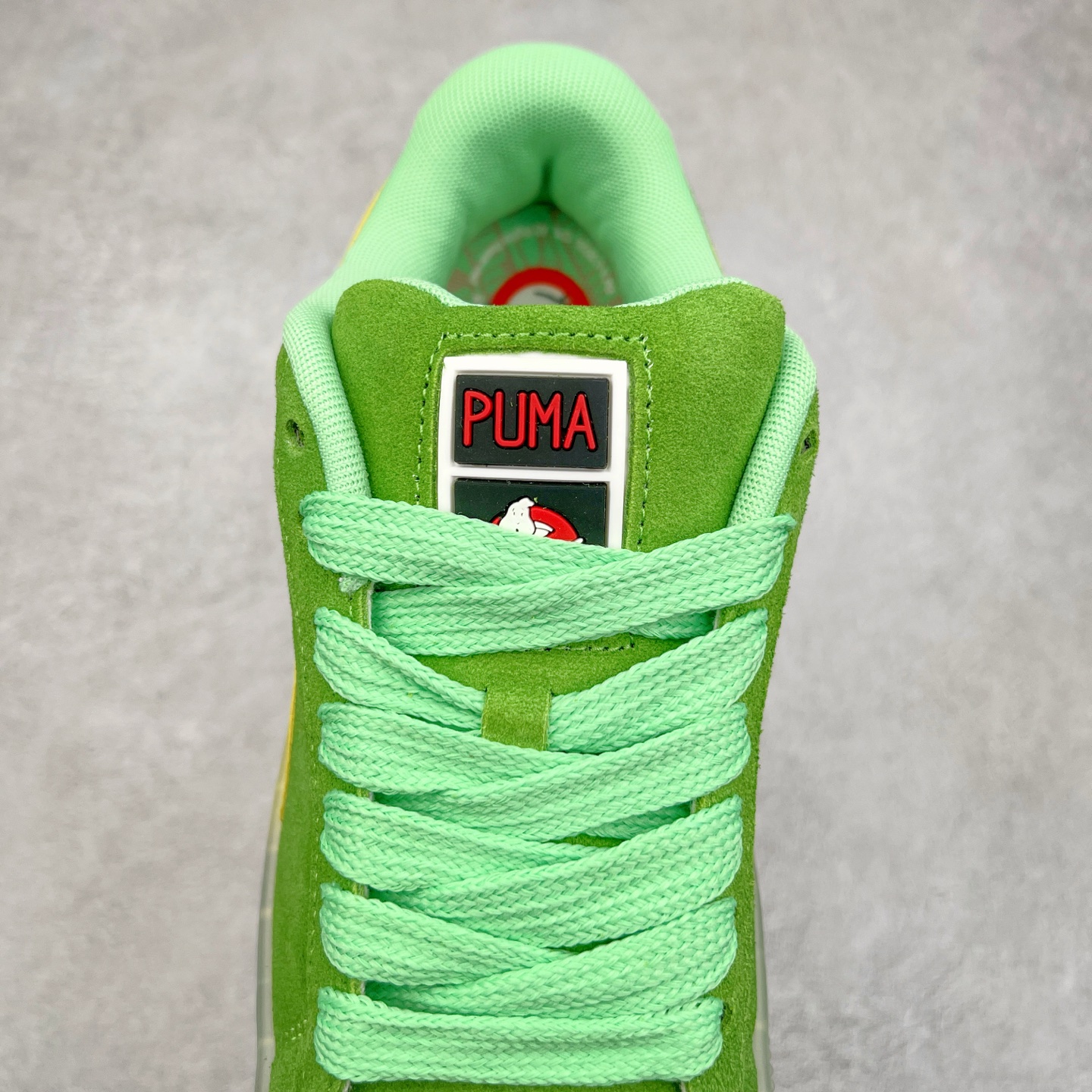 图片[5]-＃奥莱订单福利 PUMA SUEDE XL 彪马新款面包鞋男女同款复古休闲板鞋 赠送一双鞋带 鞋身通体采用细腻的麂皮材质 厚实柔软 质感出众 鞋侧保留PUMA标志性跑道图案 侧面与后跟点缀金属色PUMA LOGO 兼具辨识度与细节感 加厚鞋垫、饱满鞋舌 搭配加宽扁形鞋带 使得穿着感更加贴合与舒适 值得一提的是 本季SUEDE XL鞋款以黑色、红色及蓝色最为瞩目 经典黑的配色 在低调之余可轻松驾驭任何潮流风格造型 而高饱和度的配色 则是当之无愧的早春出街利器。货号： 395205 尺码：36 36.5 37 38 38.5 39 40 40.5 41 42 42.5 43 44 44.5 45-选品中心