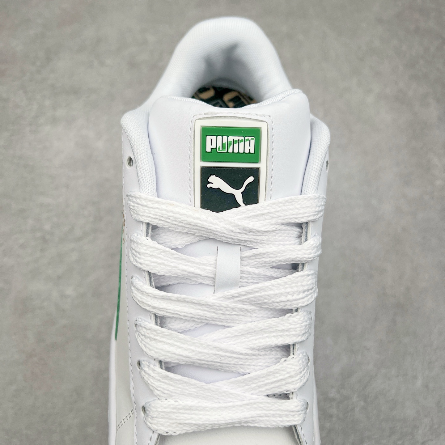 图片[5]-＃奥莱订单福利 PUMA SUEDE XL 彪马新款面包鞋男女同款复古休闲板鞋 赠送一双鞋带 鞋身通体采用细腻的麂皮材质 厚实柔软 质感出众 鞋侧保留PUMA标志性跑道图案 侧面与后跟点缀金属色PUMA LOGO 兼具辨识度与细节感 加厚鞋垫、饱满鞋舌 搭配加宽扁形鞋带 使得穿着感更加贴合与舒适 值得一提的是 本季SUEDE XL鞋款以黑色、红色及蓝色最为瞩目 经典黑的配色 在低调之余可轻松驾驭任何潮流风格造型 而高饱和度的配色 则是当之无愧的早春出街利器。货号： 395205 尺码：36 36.5 37 38 38.5 39 40 40.5 41 42 42.5 43 44 44.5 45-选品中心