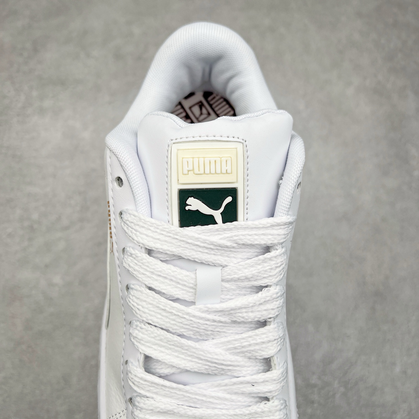 图片[5]-＃奥莱订单福利 PUMA SUEDE XL 彪马新款面包鞋男女同款复古休闲板鞋 赠送一双鞋带 鞋身通体采用细腻的麂皮材质 厚实柔软 质感出众 鞋侧保留PUMA标志性跑道图案 侧面与后跟点缀金属色PUMA LOGO 兼具辨识度与细节感 加厚鞋垫、饱满鞋舌 搭配加宽扁形鞋带 使得穿着感更加贴合与舒适 值得一提的是 本季SUEDE XL鞋款以黑色、红色及蓝色最为瞩目 经典黑的配色 在低调之余可轻松驾驭任何潮流风格造型 而高饱和度的配色 则是当之无愧的早春出街利器。货号： 395205 尺码：36 36.5 37 38 38.5 39 40 40.5 41 42 42.5 43 44 44.5 45-选品中心