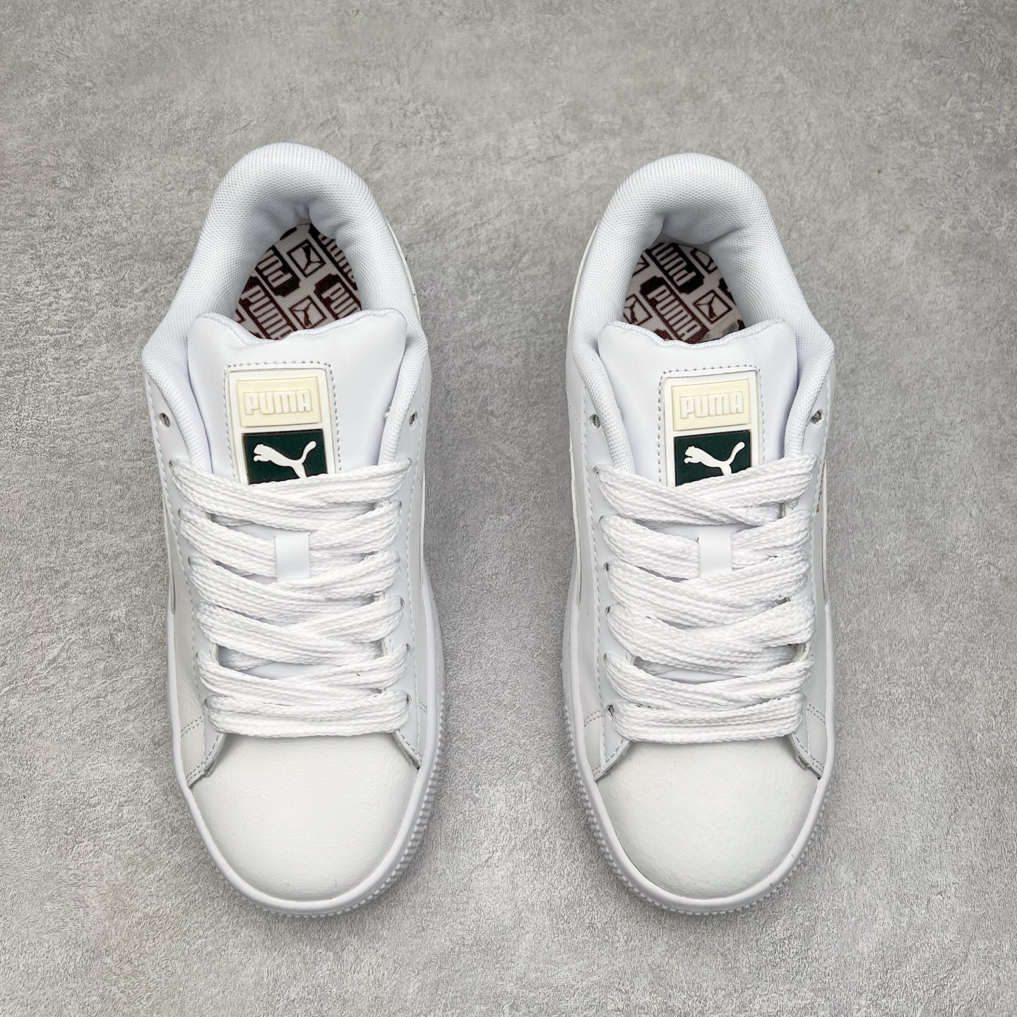 图片[2]-＃奥莱订单福利 PUMA SUEDE XL 彪马新款面包鞋男女同款复古休闲板鞋 赠送一双鞋带 鞋身通体采用细腻的麂皮材质 厚实柔软 质感出众 鞋侧保留PUMA标志性跑道图案 侧面与后跟点缀金属色PUMA LOGO 兼具辨识度与细节感 加厚鞋垫、饱满鞋舌 搭配加宽扁形鞋带 使得穿着感更加贴合与舒适 值得一提的是 本季SUEDE XL鞋款以黑色、红色及蓝色最为瞩目 经典黑的配色 在低调之余可轻松驾驭任何潮流风格造型 而高饱和度的配色 则是当之无愧的早春出街利器。货号： 395205 尺码：36 36.5 37 38 38.5 39 40 40.5 41 42 42.5 43 44 44.5 45-选品中心