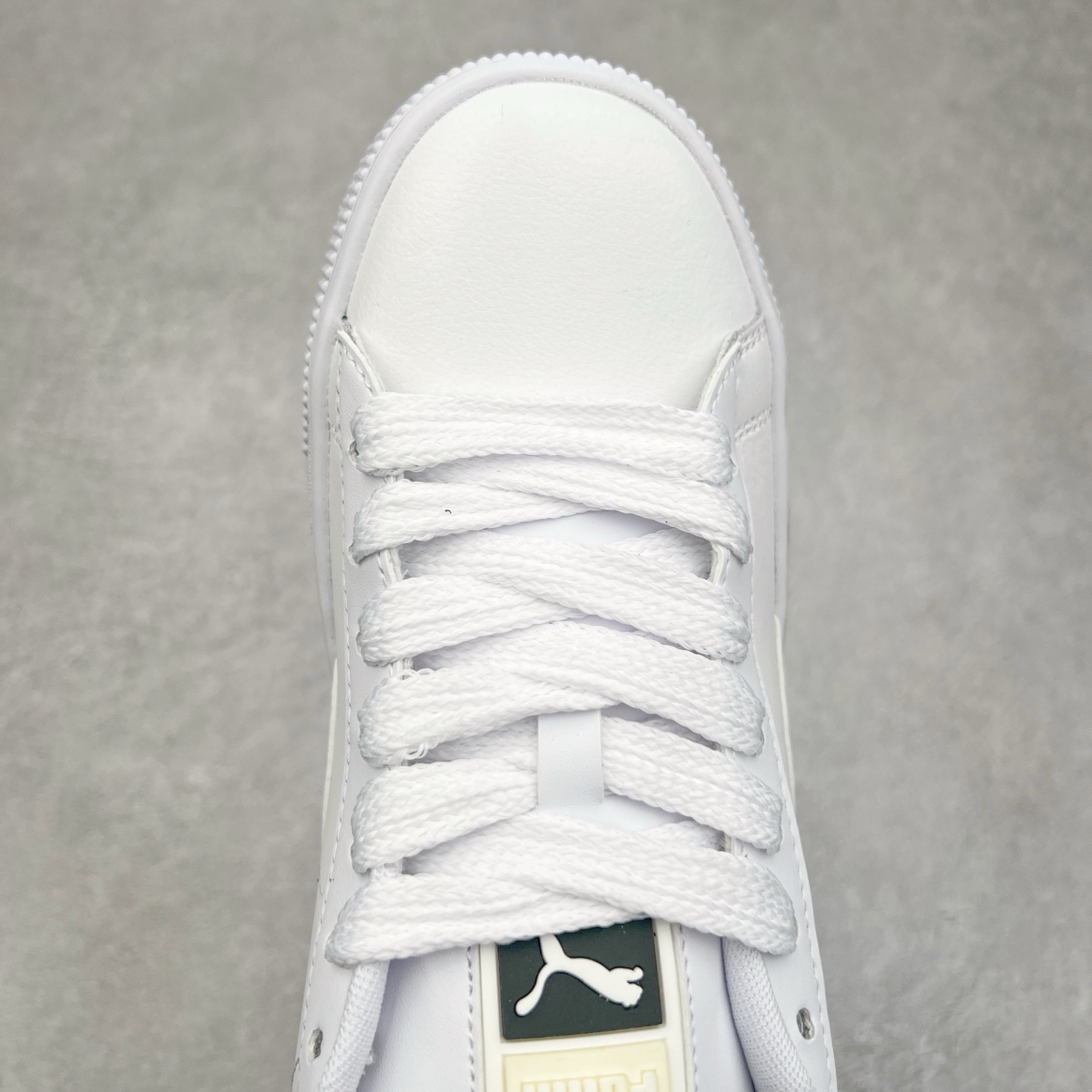 图片[4]-＃奥莱订单福利 PUMA SUEDE XL 彪马新款面包鞋男女同款复古休闲板鞋 赠送一双鞋带 鞋身通体采用细腻的麂皮材质 厚实柔软 质感出众 鞋侧保留PUMA标志性跑道图案 侧面与后跟点缀金属色PUMA LOGO 兼具辨识度与细节感 加厚鞋垫、饱满鞋舌 搭配加宽扁形鞋带 使得穿着感更加贴合与舒适 值得一提的是 本季SUEDE XL鞋款以黑色、红色及蓝色最为瞩目 经典黑的配色 在低调之余可轻松驾驭任何潮流风格造型 而高饱和度的配色 则是当之无愧的早春出街利器。货号： 395205 尺码：36 36.5 37 38 38.5 39 40 40.5 41 42 42.5 43 44 44.5 45-选品中心