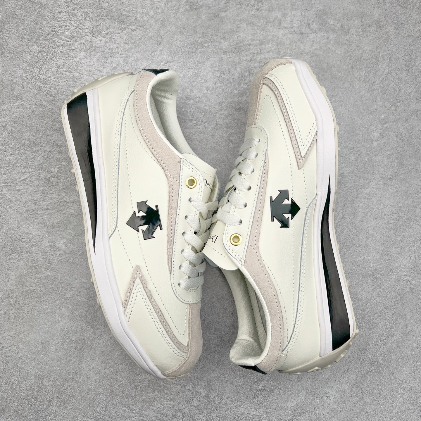 图片[3]-DESCENTE Sport Style Chron Racer迪桑特舒适百搭防滑耐磨低帮生活休闲鞋 是一款集复古与现代于一体的低帮跑步鞋 简洁的牛皮鞋面不仅彰显出时尚的质感 还适用于多种场合的穿搭 这款鞋子的透气性能极佳 轻质弹性鞋底则提供了良好的舒适度和耐磨性 使你在行走或跑步时都能感受到脚底的柔软与支撑 尺码：36 36.5 37.5 38 38.5 39 40 40.5 41 42 42.5 43 44 44.5 45-选品中心