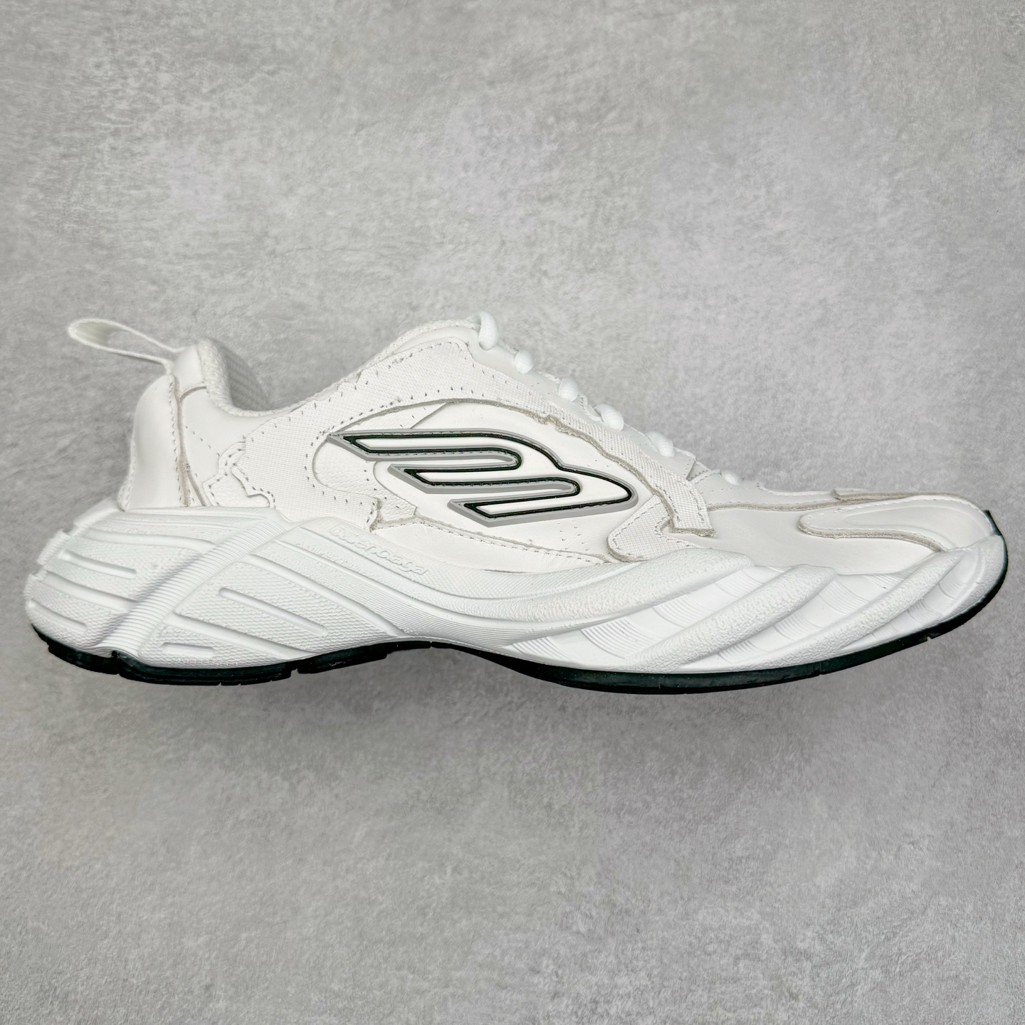 ＃VG零售版 Balenciaga Monday 巴黎世家圆头厚底低帮老爹鞋 全套原纸板楦头开发 最原汁原味的灵魂版型 全鞋荧光划线卡点 胶水把控整洁度追求极致完美 每一双都是工艺品 多重QC质检 超越公司货的品控标准 实实在在的免检产品 原盒原配 正确字体电绣 粗细、位置、大小正确 侧边TPU 透气孔匹配意产原版 正确分离大底 TPU软底 原版一致大底LOGO 立体感十足 原厂皮料水洗做旧 采购原厂网纱 偏大一码 尺码：35 36 37 38 39 40 41 42 43 44 45 46-选品中心