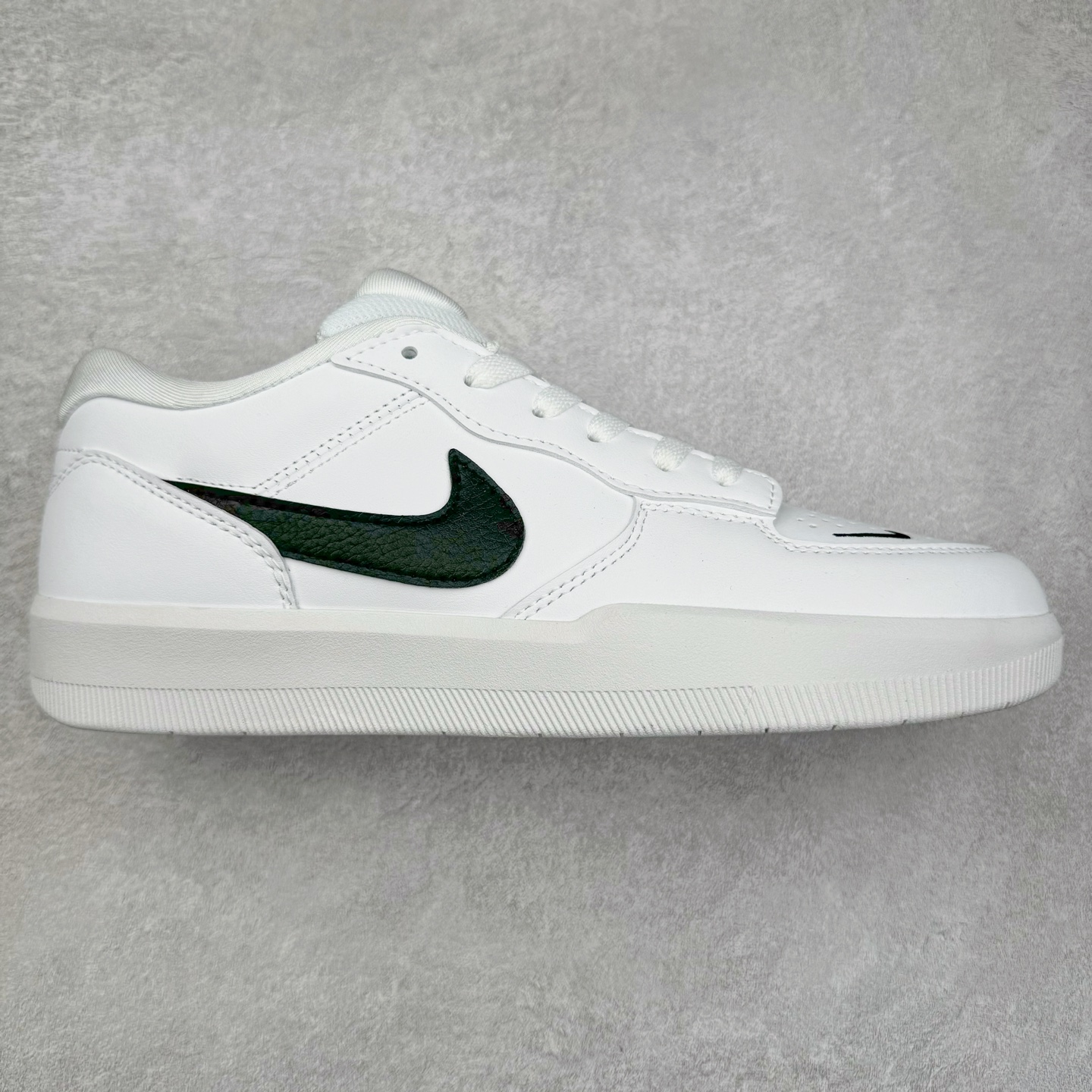 ＃福利特价 NK SB Force 58 空军58系列低帮休闲运动滑板板鞋 鞋面由帆布和麂皮拼接 层次感丰富 搭配硫化外底 耐磨耐穿 鞋舌及中底后跟处饰有SB Logo 表明鞋款身份 采用包边设计 经久耐穿 硫化结构则有效提升灵活性 穿上这款全新推出的创意力作 助你耀动街头 尺码：36 36.5 37.5 38 38.5 39 40 40.5 41 42 42.5 43 44 45-选品中心