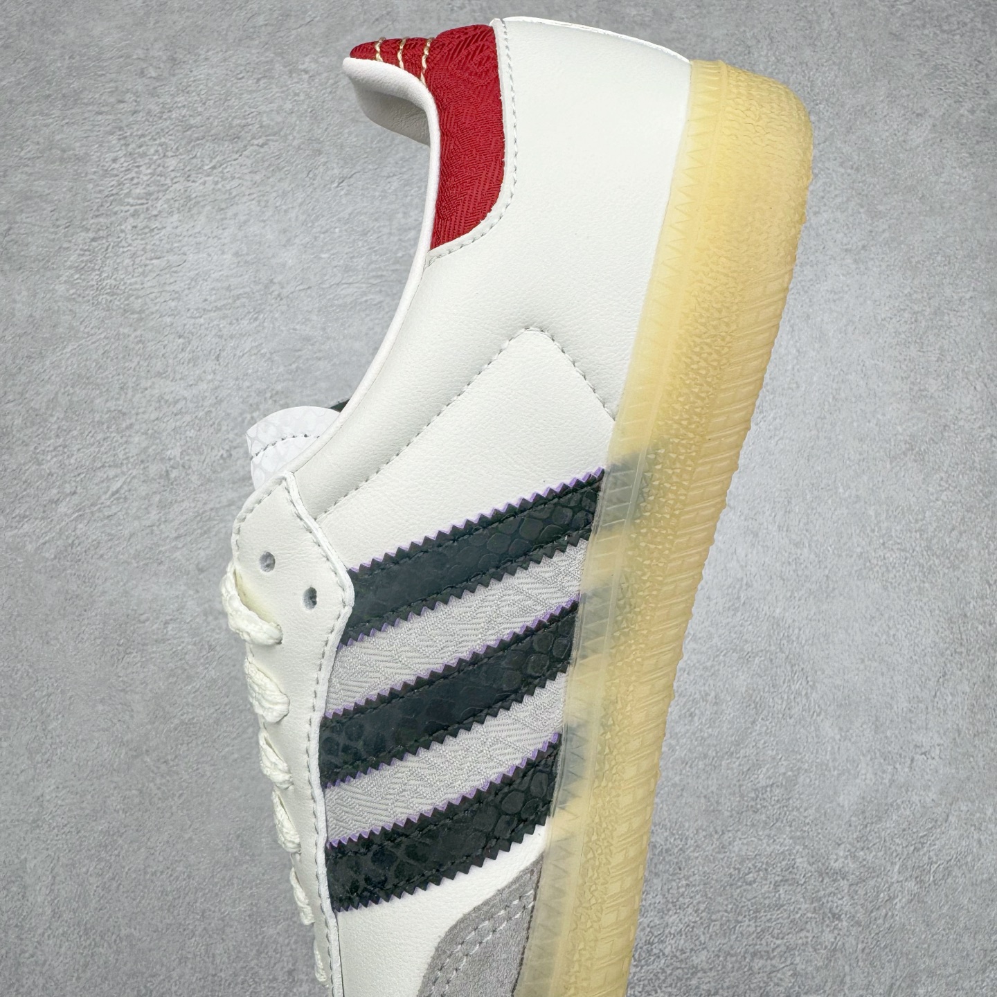 图片[7]-AD Original Samba OG 复古经典轻便板鞋 JQ5976 这款桑巴鞋展示了高质量的工艺 带有装饰的超锁缝制和无缝的手感 柔软、柔软的皮革造型和标志性的3条纹完成了精致的外观 正规合身鞋带 鞋面上有绒面鞋垫 橡胶鞋底 享受正畸套筒软感 自50年代首次亮相以来就一直在赢得粉丝的青睐 尺码：36 36.5 37.5 38 38.5 39 40 40.5 41 42 42.5 43 44 44.5 45-选品中心