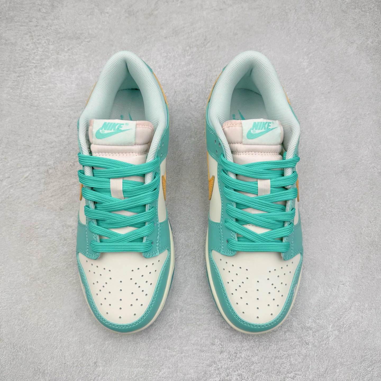 图片[2]-＃YC纯原 NK Dunk Low 遇见神鹿 BW1220-003 定制系列天花板 无原鞋不开发 全系列得物原鞋一比一校对开发 配色持续更新中 终端对接 优势输出 全套原厂楦头原纸板数据档案倾力打造 原汁原味莞产 极致还原 圈内最强针车工艺 高端零售指定版 广东原厂配套原盒原标 鞋盒分三个尺码段 原厂冲刀 超高清洁度 全鞋零毛边皮料切割 采用原厂百宏鞋带以及原厂百宏织唛舌标 内标可供原厂几率过验 进口原装条纹中底布 四线拉帮白色点胶 原厂拉帮手法遵循公司 原厂电绣 极致还原 尺码：36 36.5 37.5 38 38.5 39 40 40.5 41 42 42.5 43 44 44.5 45 46-选品中心