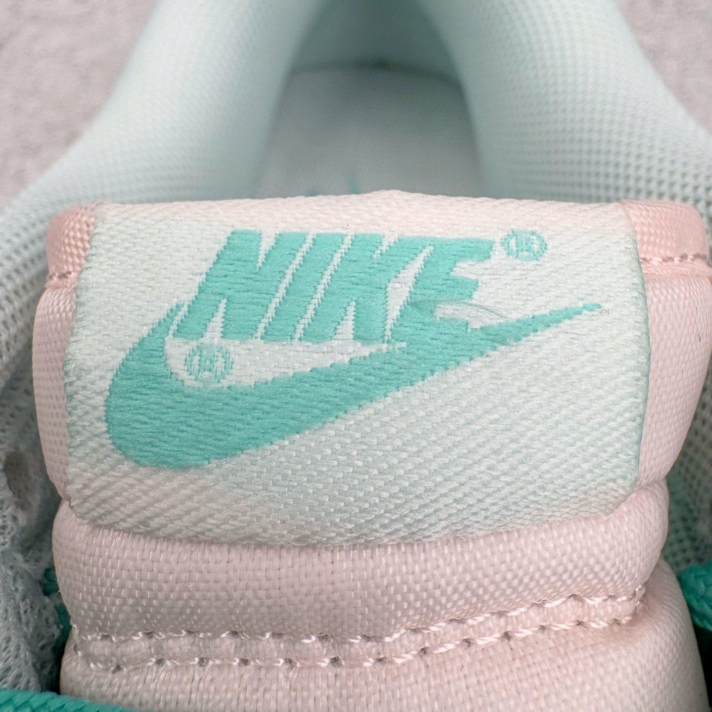 图片[14]-＃YC纯原 NK Dunk Low 遇见神鹿 BW1220-003 定制系列天花板 无原鞋不开发 全系列得物原鞋一比一校对开发 配色持续更新中 终端对接 优势输出 全套原厂楦头原纸板数据档案倾力打造 原汁原味莞产 极致还原 圈内最强针车工艺 高端零售指定版 广东原厂配套原盒原标 鞋盒分三个尺码段 原厂冲刀 超高清洁度 全鞋零毛边皮料切割 采用原厂百宏鞋带以及原厂百宏织唛舌标 内标可供原厂几率过验 进口原装条纹中底布 四线拉帮白色点胶 原厂拉帮手法遵循公司 原厂电绣 极致还原 尺码：36 36.5 37.5 38 38.5 39 40 40.5 41 42 42.5 43 44 44.5 45 46-选品中心