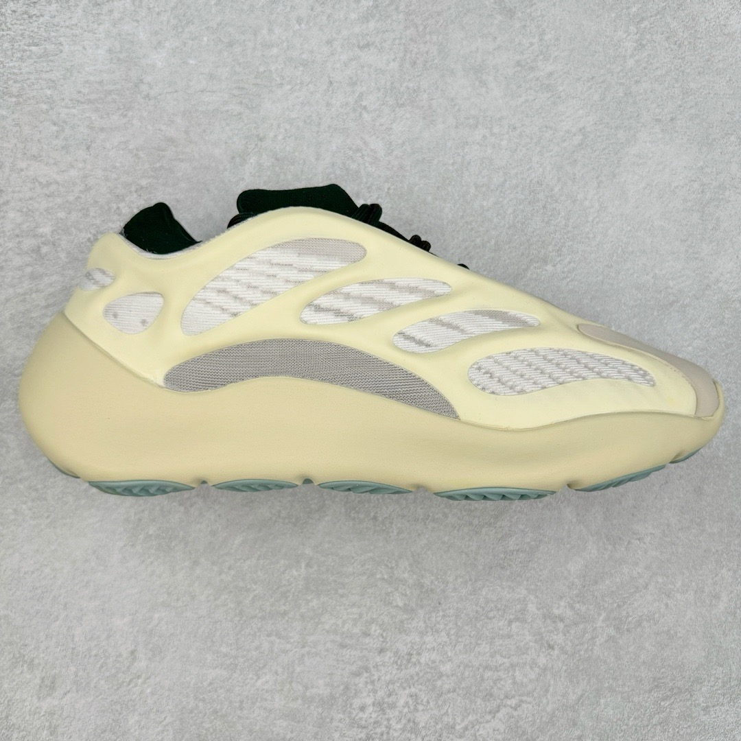 #纯原福利 偏小一码 Yeezy Boost 700V3 奶白黑 FW4980 全套原楦原纸版 打造灵魂正确版型 原厂贾卡原面 纹路与正品一致 高频进口夜光KPU完美组合原面 呈现炫丽星空夜光效果 此款非Boost爆米花科技 鞋底采用BOUNCE 全新缓震科技 脚感同样舒适 原厂RB鞋头材质 质感厚度与正品一致 完美贴合成型 正确原盒原标包装 匠心工艺 仅对原鞋 尺码：36 36.5 37.5 38 38.5 39 40-选品中心