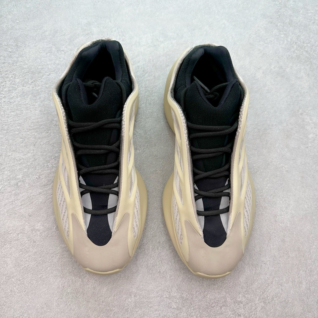 图片[2]-#纯原福利 偏小一码 Yeezy Boost 700V3 奶白黑 FW4980 全套原楦原纸版 打造灵魂正确版型 原厂贾卡原面 纹路与正品一致 高频进口夜光KPU完美组合原面 呈现炫丽星空夜光效果 此款非Boost爆米花科技 鞋底采用BOUNCE 全新缓震科技 脚感同样舒适 原厂RB鞋头材质 质感厚度与正品一致 完美贴合成型 正确原盒原标包装 匠心工艺 仅对原鞋 尺码：36 36.5 37.5 38 38.5 39 40-选品中心