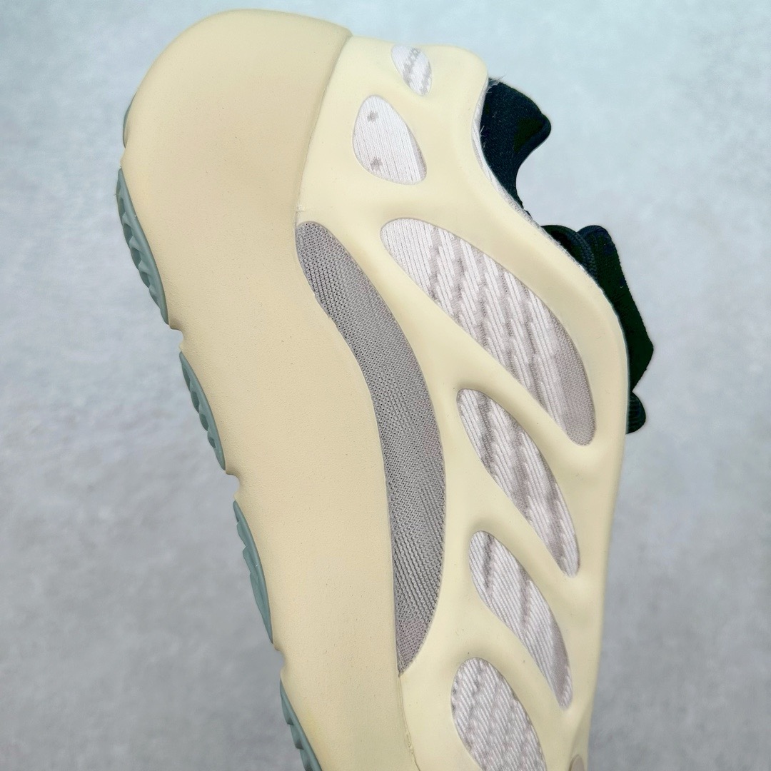 图片[6]-#纯原福利 偏小一码 Yeezy Boost 700V3 奶白黑 FW4980 全套原楦原纸版 打造灵魂正确版型 原厂贾卡原面 纹路与正品一致 高频进口夜光KPU完美组合原面 呈现炫丽星空夜光效果 此款非Boost爆米花科技 鞋底采用BOUNCE 全新缓震科技 脚感同样舒适 原厂RB鞋头材质 质感厚度与正品一致 完美贴合成型 正确原盒原标包装 匠心工艺 仅对原鞋 尺码：36 36.5 37.5 38 38.5 39 40-选品中心