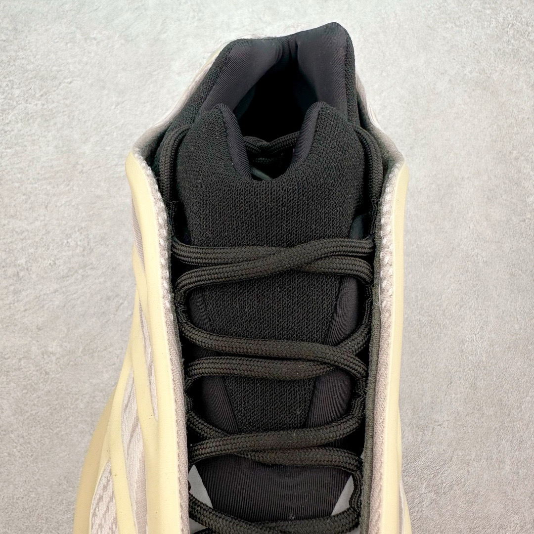 图片[5]-#纯原福利 偏小一码 Yeezy Boost 700V3 奶白黑 FW4980 全套原楦原纸版 打造灵魂正确版型 原厂贾卡原面 纹路与正品一致 高频进口夜光KPU完美组合原面 呈现炫丽星空夜光效果 此款非Boost爆米花科技 鞋底采用BOUNCE 全新缓震科技 脚感同样舒适 原厂RB鞋头材质 质感厚度与正品一致 完美贴合成型 正确原盒原标包装 匠心工艺 仅对原鞋 尺码：36 36.5 37.5 38 38.5 39 40-选品中心