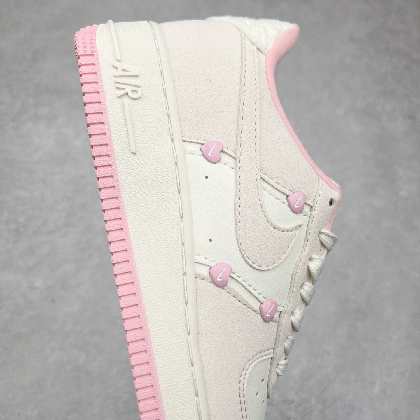 ＃福利特价‼️
NK Air Force 1 07 空军一号经典低帮板鞋 情人节米白粉 HV5992-1