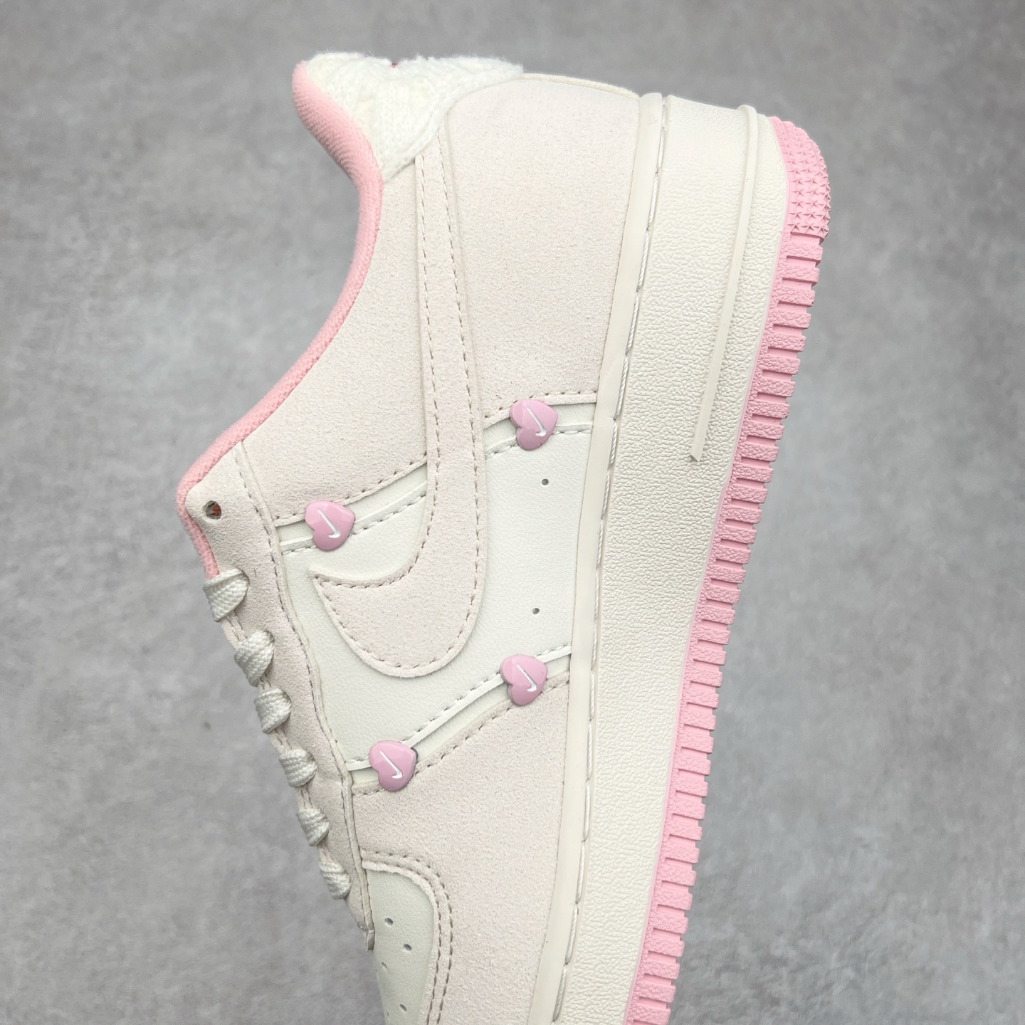 ＃福利特价‼️
NK Air Force 1 07 空军一号经典低帮板鞋 情人节米白粉 HV5992-1