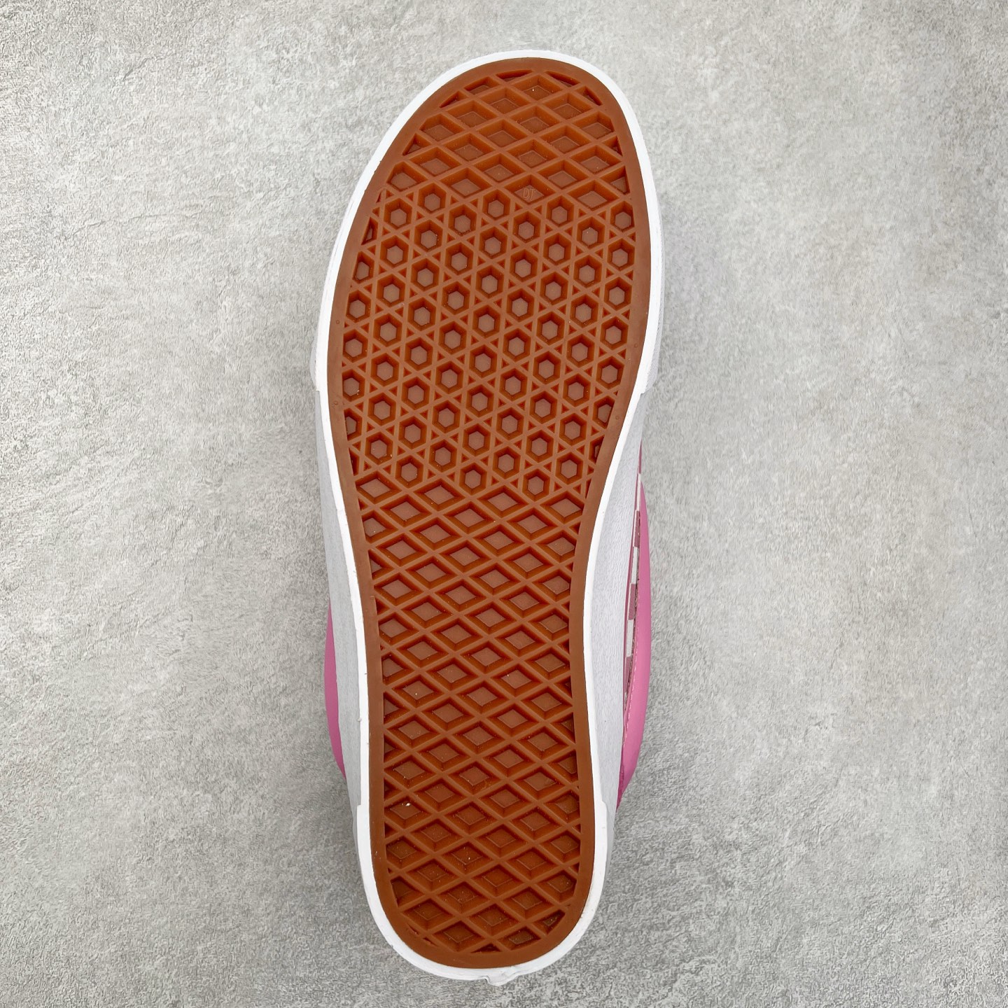 图片[9]-Vans Knu Skool 面包鞋 范斯官方 复古休闲帆布硫化鞋 减龄可爱蜜桃黑火龙果 春日出街必备 尺码：35 36 36.5 37 38 38.5 39 40 40.5 41 42 42.5 43 44 45 工艺：硫化1：1（重量1：1、真标、原钢印、材质标、鞋型标、合格证）-选品中心