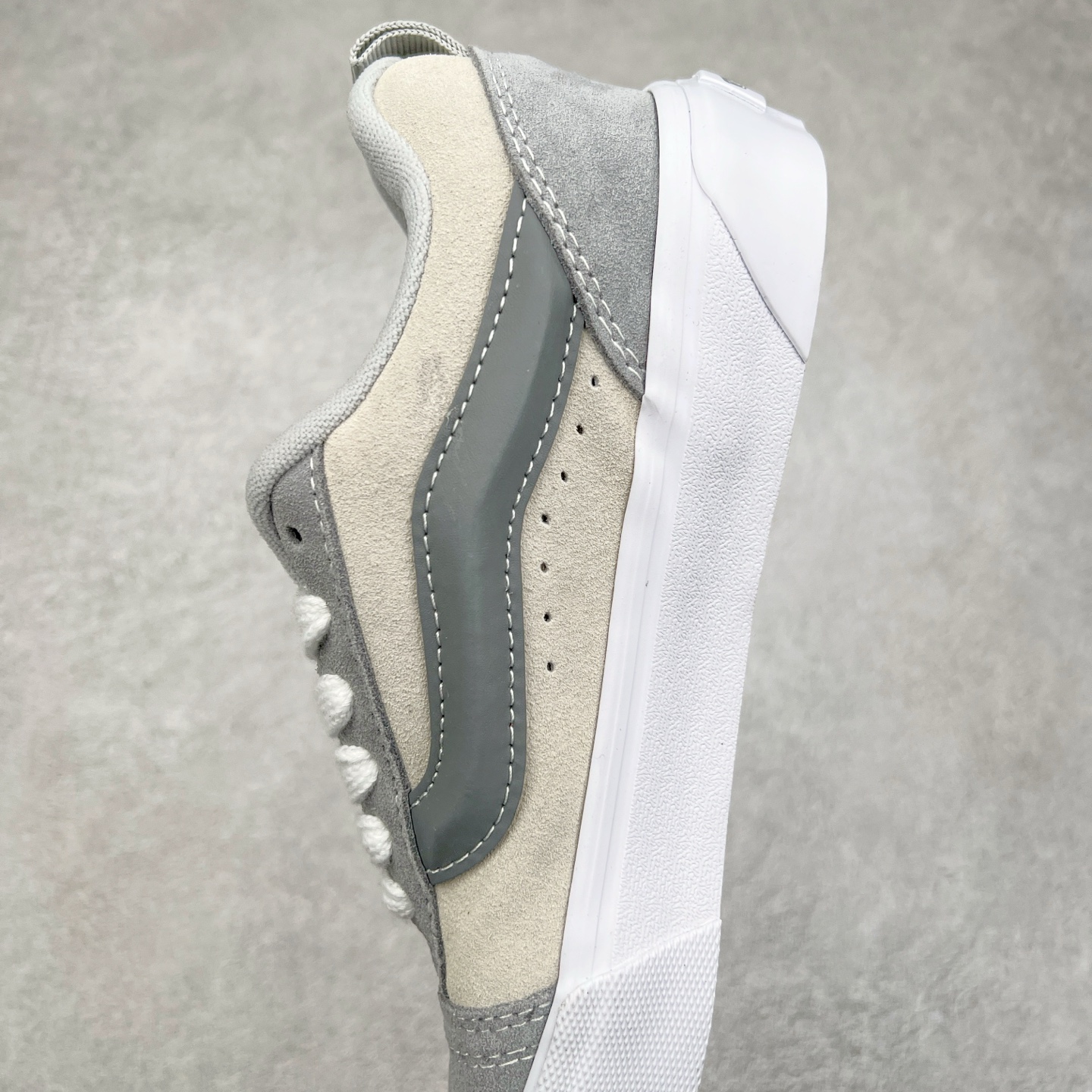 图片[7]-Vans Knu Skool 面包鞋 范斯官方 复古休闲帆布硫化鞋 减龄可爱蜜桃黑火龙果 春日出街必备 尺码：35 36 36.5 37 38 38.5 39 40 40.5 41 42 42.5 43 44 45 工艺：硫化1：1（重量1：1、真标、原钢印、材质标、鞋型标、合格证）-选品中心