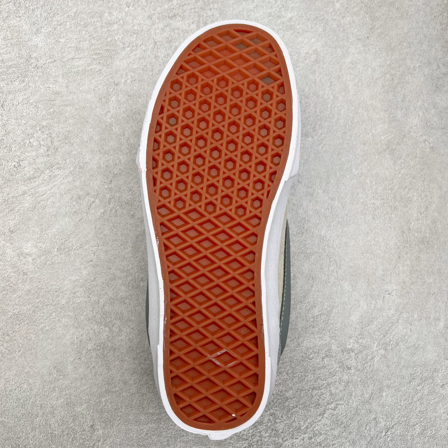 图片[9]-Vans Knu Skool 面包鞋 范斯官方 复古休闲帆布硫化鞋 减龄可爱蜜桃黑火龙果 春日出街必备 尺码：35 36 36.5 37 38 38.5 39 40 40.5 41 42 42.5 43 44 45 工艺：硫化1：1（重量1：1、真标、原钢印、材质标、鞋型标、合格证）-选品中心