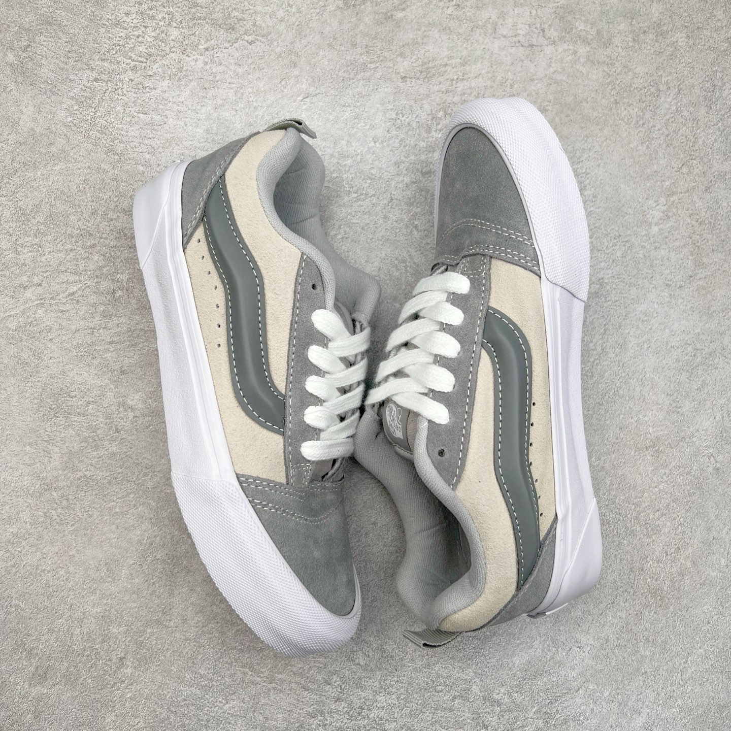 图片[3]-Vans Knu Skool 面包鞋 范斯官方 复古休闲帆布硫化鞋 减龄可爱蜜桃黑火龙果 春日出街必备 尺码：35 36 36.5 37 38 38.5 39 40 40.5 41 42 42.5 43 44 45 工艺：硫化1：1（重量1：1、真标、原钢印、材质标、鞋型标、合格证）-选品中心