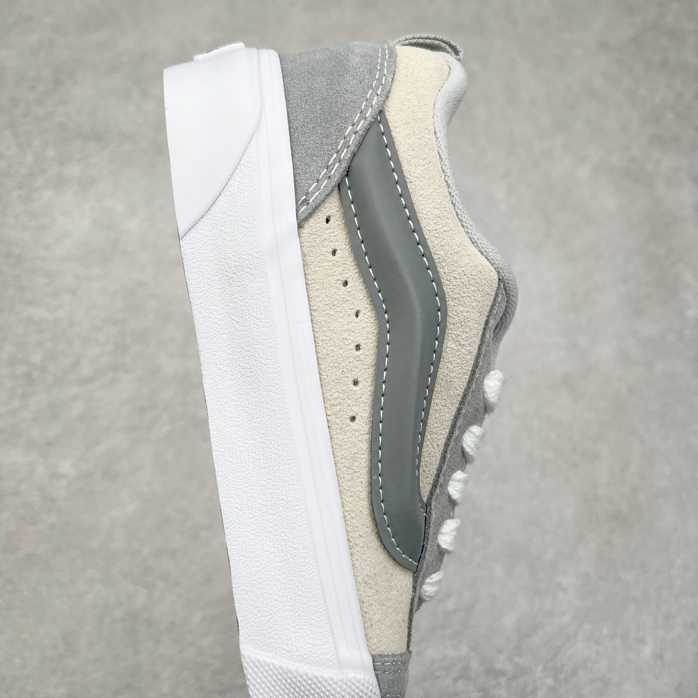 图片[6]-Vans Knu Skool 面包鞋 范斯官方 复古休闲帆布硫化鞋 减龄可爱蜜桃黑火龙果 春日出街必备 尺码：35 36 36.5 37 38 38.5 39 40 40.5 41 42 42.5 43 44 45 工艺：硫化1：1（重量1：1、真标、原钢印、材质标、鞋型标、合格证）-选品中心