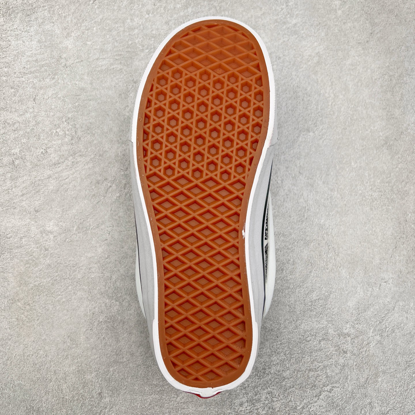 图片[9]-Vans Knu Skool 面包鞋 范斯官方 复古休闲帆布硫化鞋 减龄可爱蜜桃黑火龙果 春日出街必备 尺码：35 36 36.5 37 38 38.5 39 40 40.5 41 42 42.5 43 44 45 工艺：硫化1：1（重量1：1、真标、原钢印、材质标、鞋型标、合格证）-选品中心