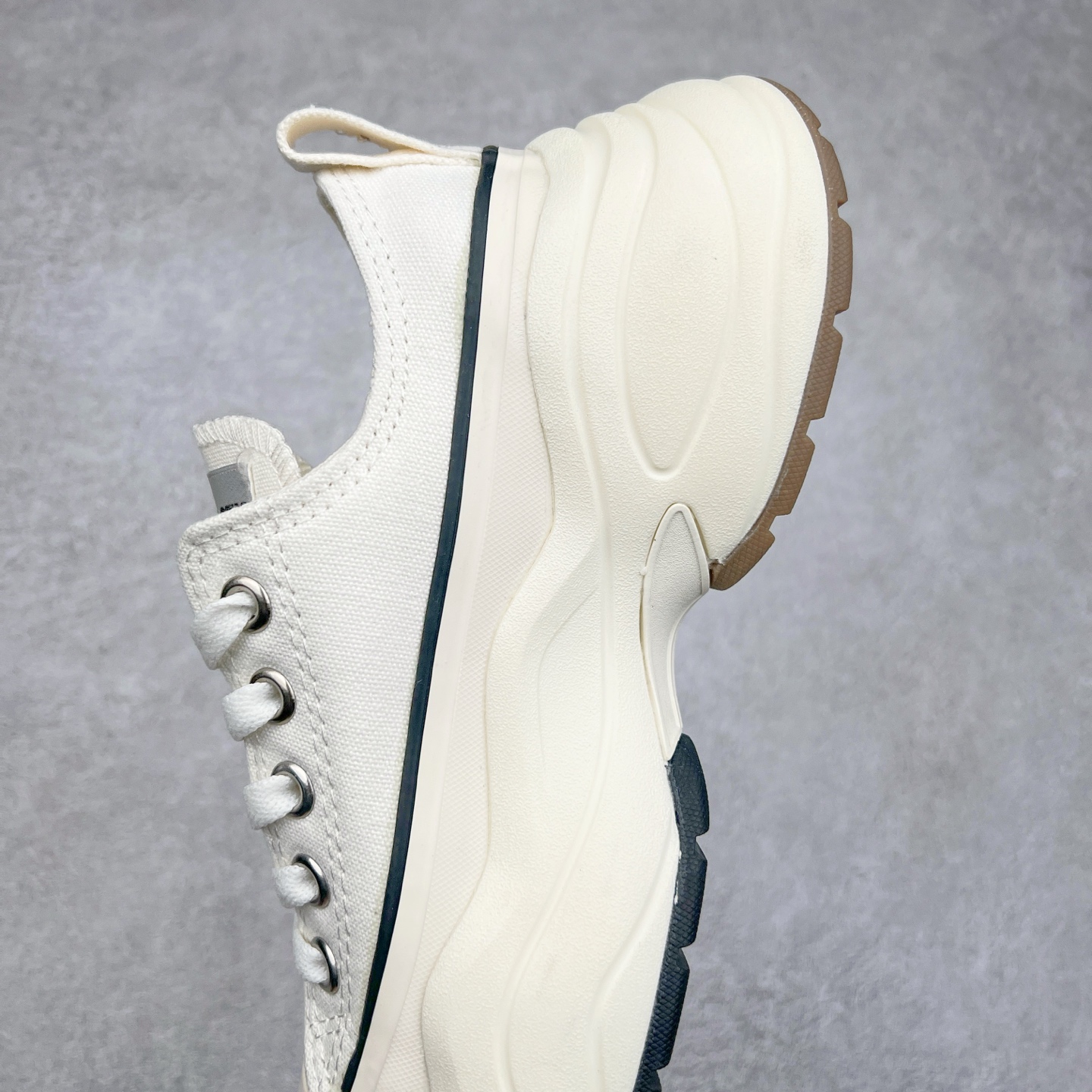 图片[7]-CONVERSE匡威日系SURGETRAINER REACT2.0 复刻大厚底 轻量化升級⁡摆脱重量负担的大厚底完全是夸张复古厚底像是注入跑鞋灵魂，鞋侧的立体All Star标识更是点睛之笔，升級 REACT 2.0 增厚緩震鞋垫- 柔软橡胶鞋底，全新ALL STAR R SARGETRA感觉之前的底更好看诶现在就是普通老爹鞋的厚底造型 尺码：35 36 36.5 37 37.5 38 39 39.5 40 41 41.5 42 42.5 43 44-选品中心