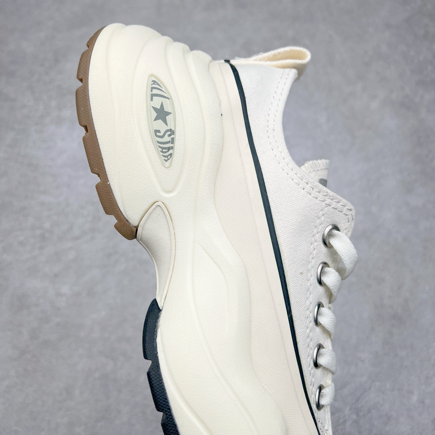 图片[6]-CONVERSE匡威日系SURGETRAINER REACT2.0 复刻大厚底 轻量化升級⁡摆脱重量负担的大厚底完全是夸张复古厚底像是注入跑鞋灵魂，鞋侧的立体All Star标识更是点睛之笔，升級 REACT 2.0 增厚緩震鞋垫- 柔软橡胶鞋底，全新ALL STAR R SARGETRA感觉之前的底更好看诶现在就是普通老爹鞋的厚底造型 尺码：35 36 36.5 37 37.5 38 39 39.5 40 41 41.5 42 42.5 43 44-选品中心