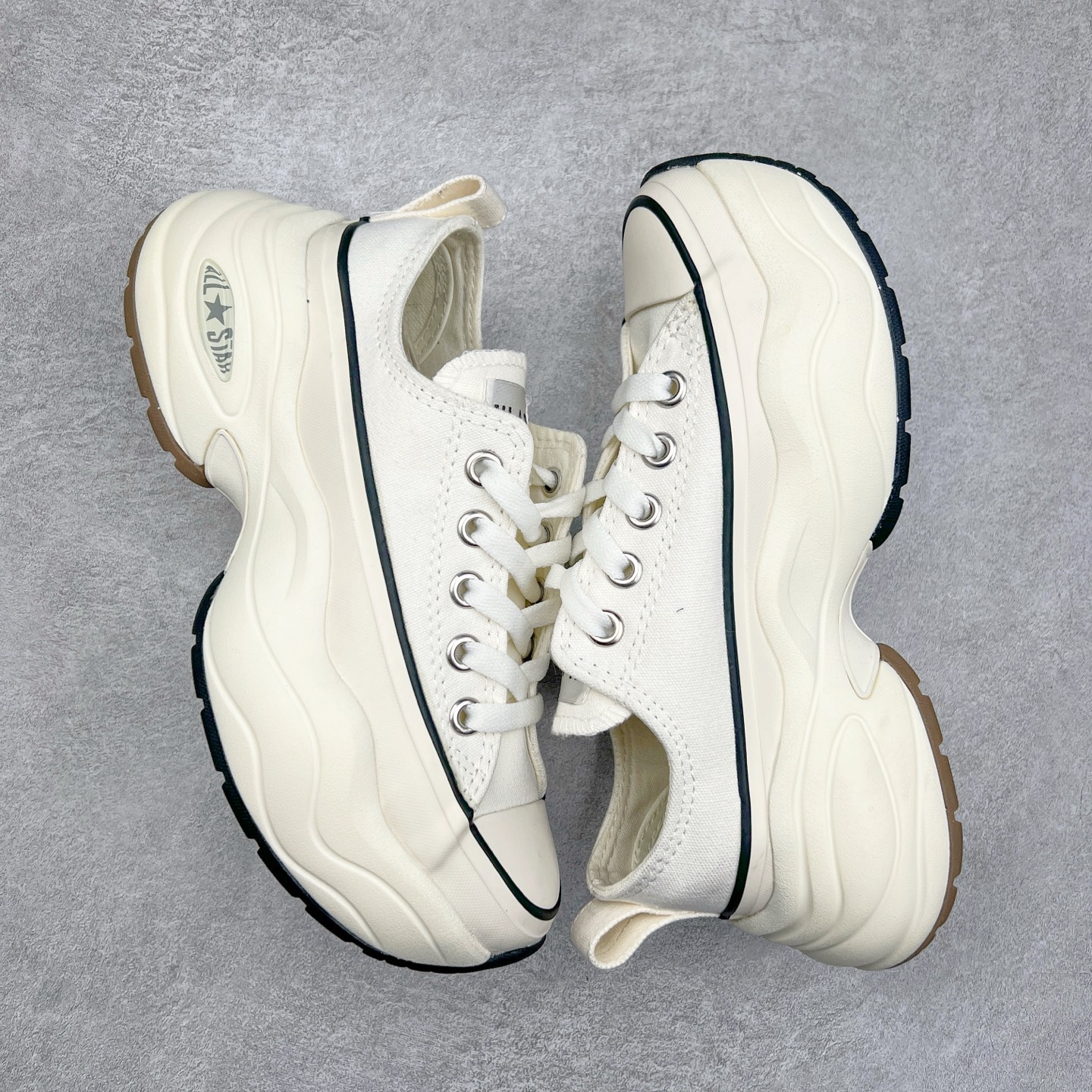 图片[3]-CONVERSE匡威日系SURGETRAINER REACT2.0 复刻大厚底 轻量化升級⁡摆脱重量负担的大厚底完全是夸张复古厚底像是注入跑鞋灵魂，鞋侧的立体All Star标识更是点睛之笔，升級 REACT 2.0 增厚緩震鞋垫- 柔软橡胶鞋底，全新ALL STAR R SARGETRA感觉之前的底更好看诶现在就是普通老爹鞋的厚底造型 尺码：35 36 36.5 37 37.5 38 39 39.5 40 41 41.5 42 42.5 43 44-选品中心