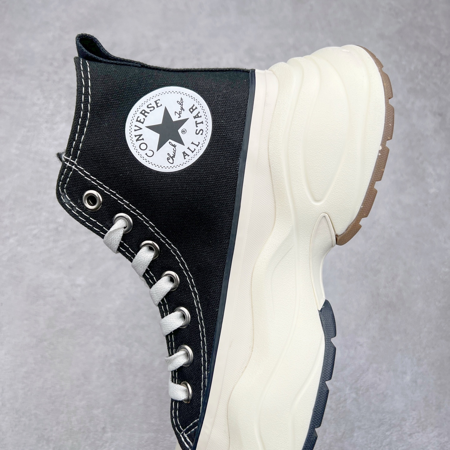 图片[7]-CONVERSE匡威日系SURGETRAINER REACT2.0 复刻大厚底 轻量化升級⁡摆脱重量负担的大厚底完全是夸张复古厚底像是注入跑鞋灵魂，鞋侧的立体All Star标识更是点睛之笔，升級 REACT 2.0 增厚緩震鞋垫- 柔软橡胶鞋底，全新ALL STAR R SARGETRA感觉之前的底更好看诶现在就是普通老爹鞋的厚底造型 尺码：35 36 36.5 37 37.5 38 39 39.5 40 41 41.5 42 42.5 43 44-选品中心