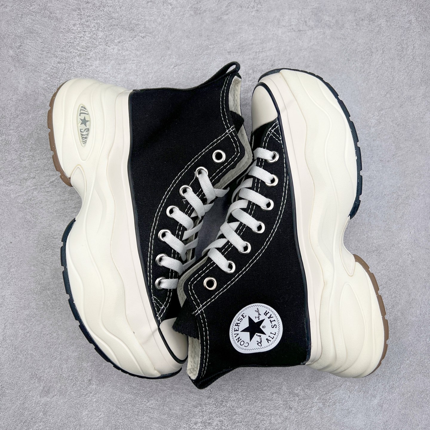 图片[3]-CONVERSE匡威日系SURGETRAINER REACT2.0 复刻大厚底 轻量化升級⁡摆脱重量负担的大厚底完全是夸张复古厚底像是注入跑鞋灵魂，鞋侧的立体All Star标识更是点睛之笔，升級 REACT 2.0 增厚緩震鞋垫- 柔软橡胶鞋底，全新ALL STAR R SARGETRA感觉之前的底更好看诶现在就是普通老爹鞋的厚底造型 尺码：35 36 36.5 37 37.5 38 39 39.5 40 41 41.5 42 42.5 43 44-选品中心