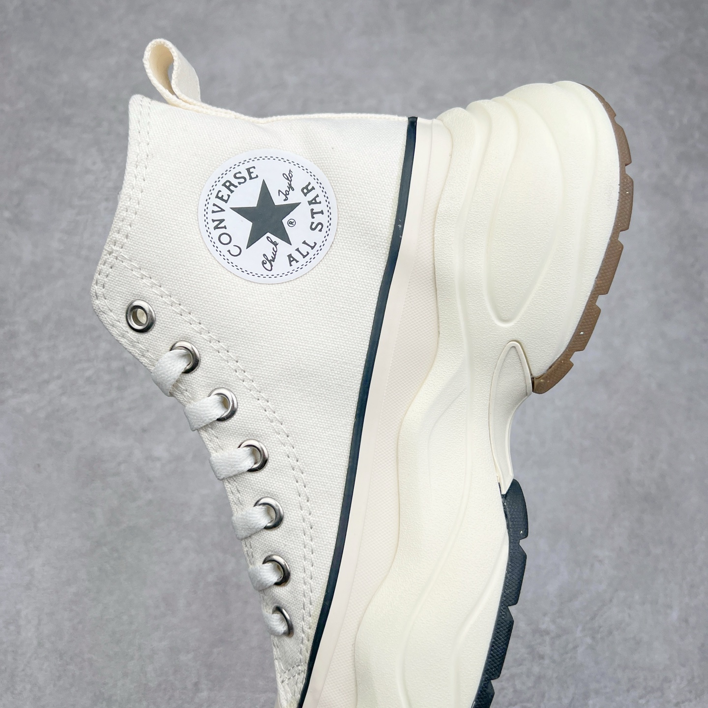 图片[7]-CONVERSE匡威日系SURGETRAINER REACT2.0 复刻大厚底 轻量化升級⁡摆脱重量负担的大厚底完全是夸张复古厚底像是注入跑鞋灵魂，鞋侧的立体All Star标识更是点睛之笔，升級 REACT 2.0 增厚緩震鞋垫- 柔软橡胶鞋底，全新ALL STAR R SARGETRA感觉之前的底更好看诶现在就是普通老爹鞋的厚底造型 尺码：35 36 36.5 37 37.5 38 39 39.5 40 41 41.5 42 42.5 43 44-选品中心