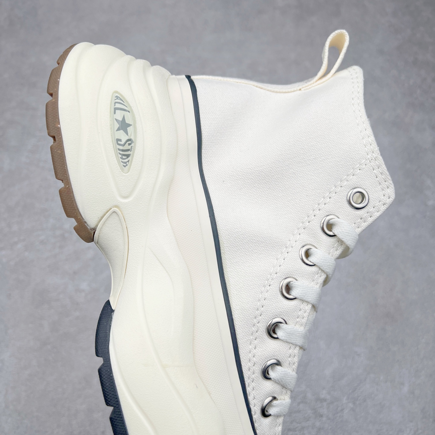 图片[6]-CONVERSE匡威日系SURGETRAINER REACT2.0 复刻大厚底 轻量化升級⁡摆脱重量负担的大厚底完全是夸张复古厚底像是注入跑鞋灵魂，鞋侧的立体All Star标识更是点睛之笔，升級 REACT 2.0 增厚緩震鞋垫- 柔软橡胶鞋底，全新ALL STAR R SARGETRA感觉之前的底更好看诶现在就是普通老爹鞋的厚底造型 尺码：35 36 36.5 37 37.5 38 39 39.5 40 41 41.5 42 42.5 43 44-选品中心