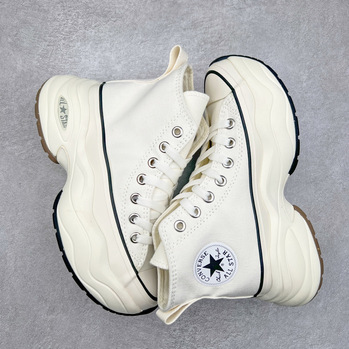 图片[3]-CONVERSE匡威日系SURGETRAINER REACT2.0 复刻大厚底 轻量化升級⁡摆脱重量负担的大厚底完全是夸张复古厚底像是注入跑鞋灵魂，鞋侧的立体All Star标识更是点睛之笔，升級 REACT 2.0 增厚緩震鞋垫- 柔软橡胶鞋底，全新ALL STAR R SARGETRA感觉之前的底更好看诶现在就是普通老爹鞋的厚底造型 尺码：35 36 36.5 37 37.5 38 39 39.5 40 41 41.5 42 42.5 43 44-选品中心