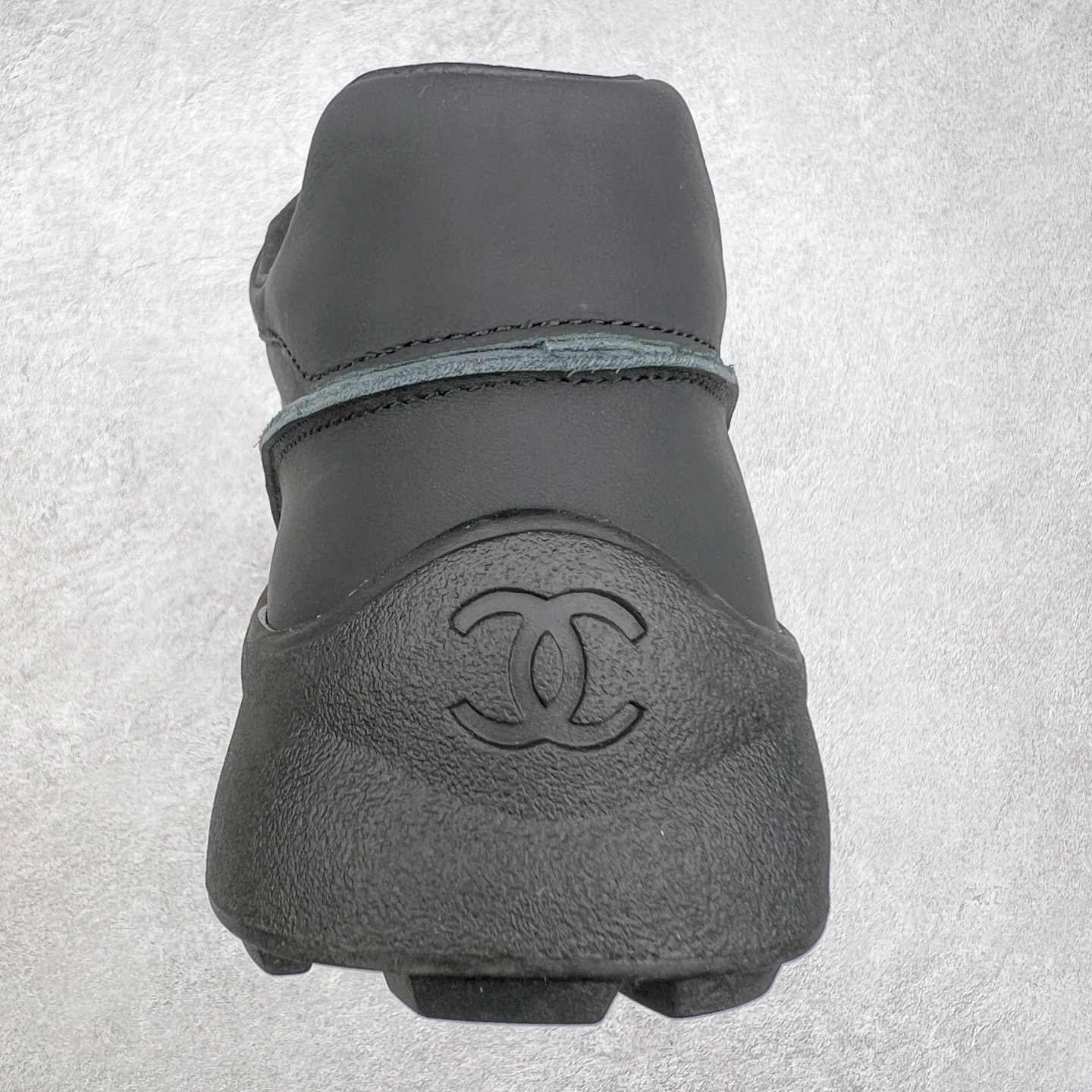 图片[8]-𝗖𝗛𝗔𝗡𝗟||香奈儿 小香𝟐𝟎𝟐𝟓C 德训鞋熊猫鞋 超软休闲增高 众多明星推荐上脚 【MAX纯原东莞大厂顶级品质】 ～出入𝐙𝐆无压力 超轻超软小白鞋～3.5cm超轻厚底～很q彈又軟～巨巨好穿～上脚超级轻便舒适～强烈的踩屎感～脚踩棉花糖一样～暴走两万步～不累脚～日常穿搭的完美选择 【独家𝐙𝐏一致对版材质】 ⇢鞋面：独家原版定制❶米白色无铬柔牛皮面 ❷定制贴摔纹牛皮灰白色牛层 ⇢内里：独家原版定制 ❶柔软米白色羊皮里 ❷柔软浅灰色羊皮里透气三明治网布 ⇢垫脚：独家原版定制吸汗莱卡布注塑eva脚床 ⇢大底：独家原版开发私摸双拼tpr大底 【底高：2.5cm左右】 懂货的自然懂～代购品质绝对完全不一样 ⇢𝐒𝐈𝐙𝐄：35、36、37、38、39、40 𝗖𝗛𝗔𝗡𝗟||香奈儿 小香𝟐𝟎𝟐𝟓C 德训鞋熊猫鞋 超软休闲增高 众多明星推荐上脚 【MAX纯原东莞大厂顶级品质】 ～出入𝐙𝐆无压力 超轻超软小白鞋～3.5cm超轻厚底～很q彈又軟～巨巨好穿～上脚超级轻便舒适～强烈的踩屎感～脚踩棉花糖一样～暴走两万步～不累脚～日常穿搭的完美选择 【独家𝐙𝐏一致对版材质】 ⇢鞋面：独家原版定制❶米白色无铬柔牛皮面 ❷定制贴摔纹牛皮灰白色牛层 ⇢内里：独家原版定制 ❶柔软米白色羊皮里 ❷柔软浅灰色羊皮里透气三明治网布 ⇢垫脚：独家原版定制吸汗莱卡布注塑eva脚床 ⇢大底：独家原版开发私摸双拼tpr大底 【底高：2.5cm左右】 懂货的自然懂～代购品质绝对完全不一样 ⇢𝐒𝐈𝐙𝐄：35、36、37、38、39、40-选品中心