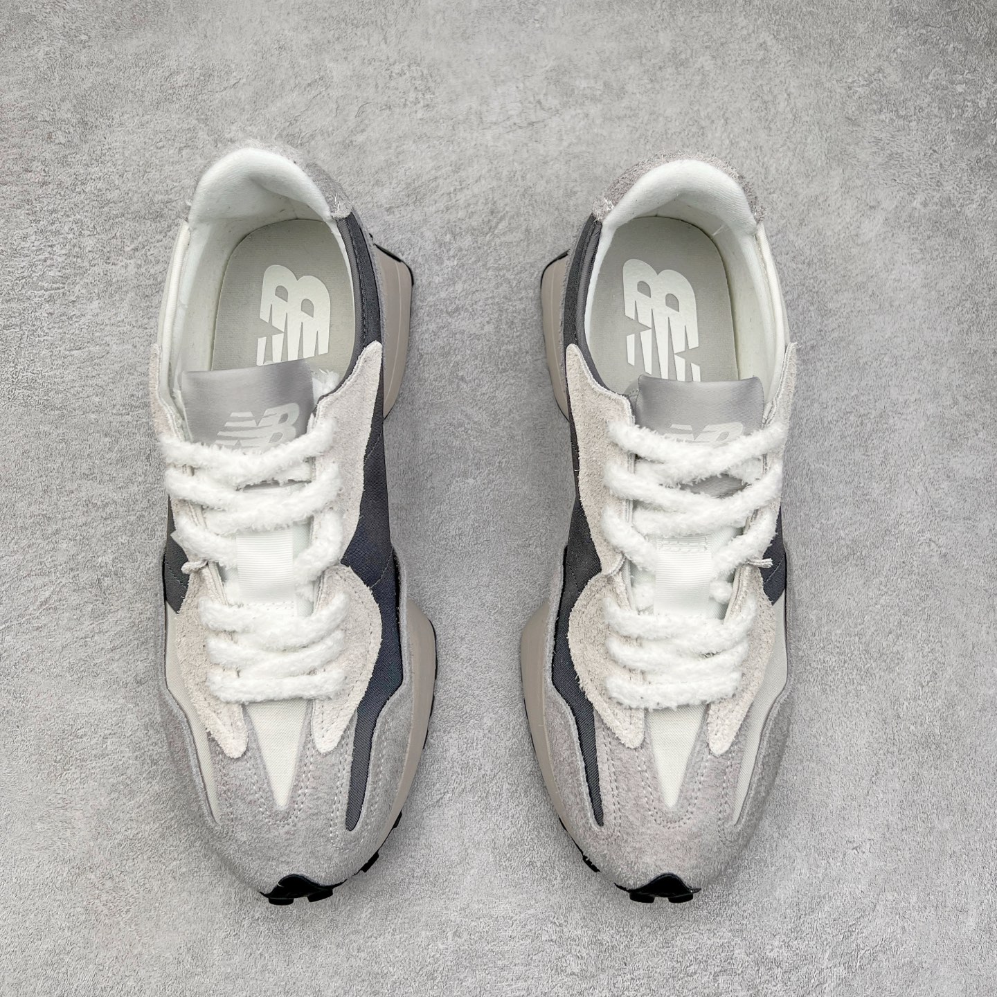 图片[2]-New Balance MS327 NB新百伦系列复古休闲运动慢跑鞋 #以更纯粹的复古风格设计打造的全新造型 侧身还以解构设计 将 N 字标志以做旧压花样式呈现 样式别具新意 而麂皮、冲孔皮革的塑造 则呈现出高级怀旧气质 也让鞋款在奢华时装风格与运动氛围之间达到了平衡 鞋身采用尼龙及猪巴革麂皮物料拼接构成 中底高弹PU材质及满丁防滑橡胶外底 尺码：36 37 37.5 38 38.5 39.5 40 40.5 41.5 42 42.5 43 44 45-选品中心