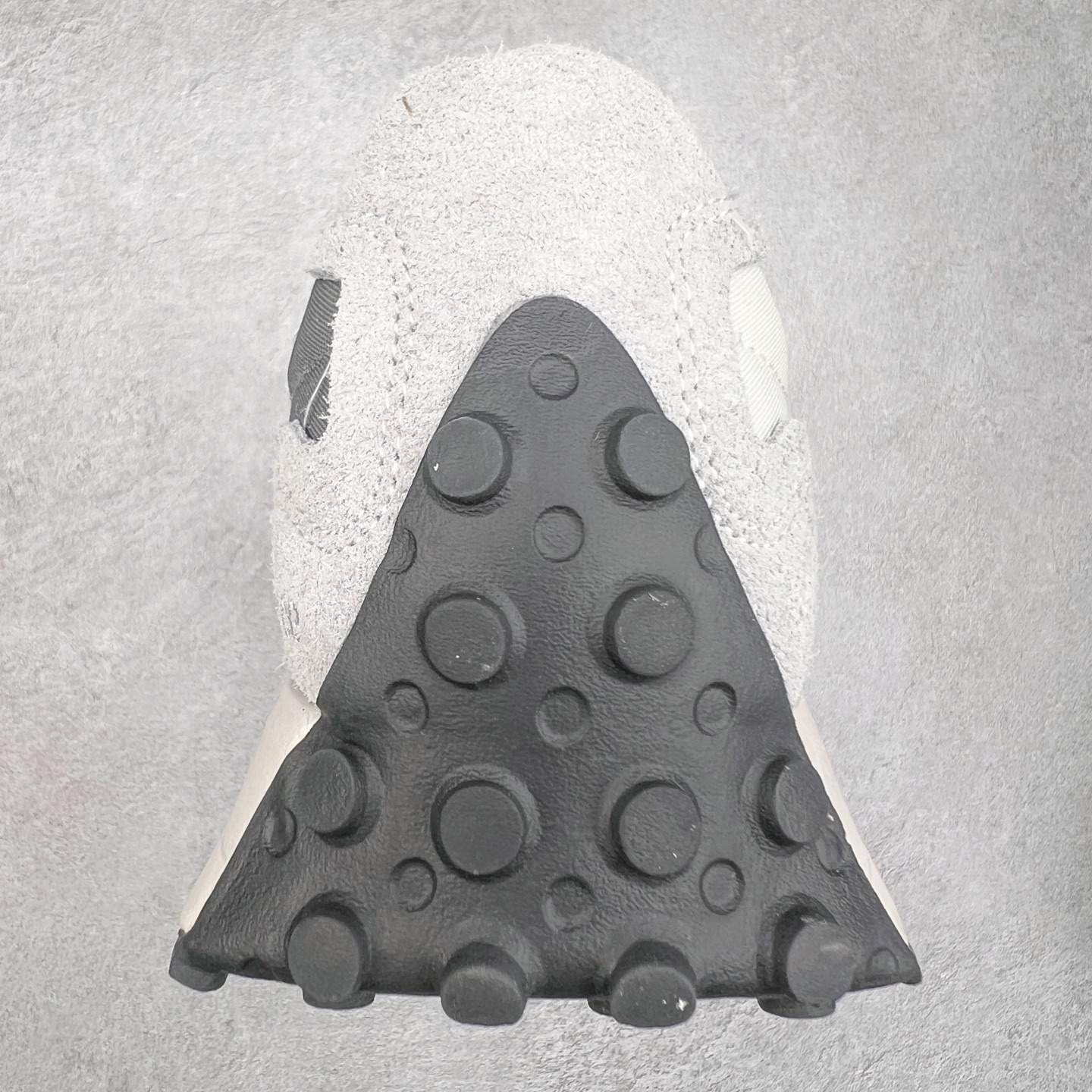 图片[8]-New Balance MS327 NB新百伦系列复古休闲运动慢跑鞋 #以更纯粹的复古风格设计打造的全新造型 侧身还以解构设计 将 N 字标志以做旧压花样式呈现 样式别具新意 而麂皮、冲孔皮革的塑造 则呈现出高级怀旧气质 也让鞋款在奢华时装风格与运动氛围之间达到了平衡 鞋身采用尼龙及猪巴革麂皮物料拼接构成 中底高弹PU材质及满丁防滑橡胶外底 尺码：36 37 37.5 38 38.5 39.5 40 40.5 41.5 42 42.5 43 44 45-选品中心