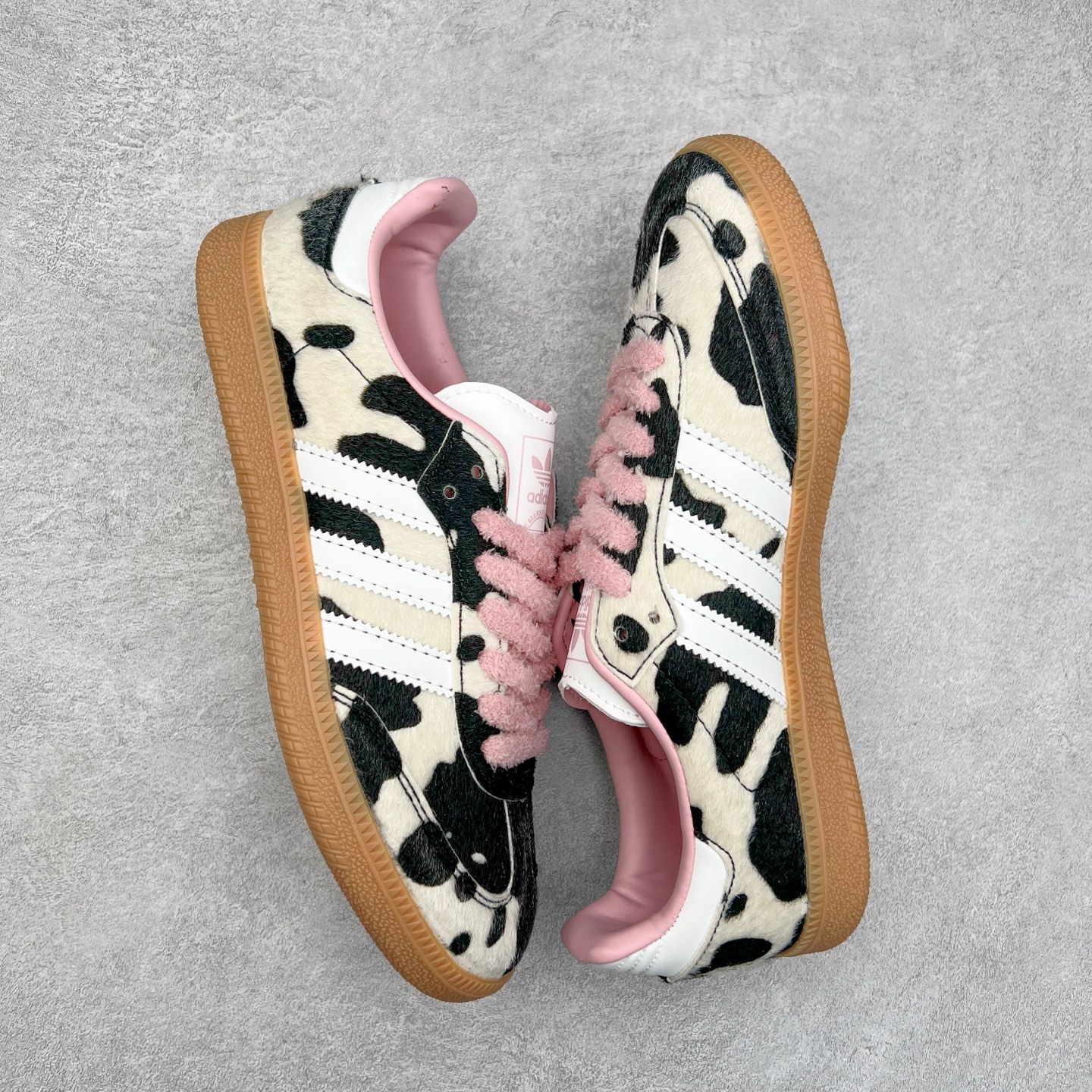 图片[3]-AD Original Samba OG 复古经典轻便板鞋 JR1256 这款桑巴鞋展示了高质量的工艺 带有装饰的超锁缝制和无缝的手感 柔软、柔软的皮革造型和标志性的3条纹完成了精致的外观 正规合身鞋带 鞋面上有绒面鞋垫 橡胶鞋底 享受正畸套筒软感 自50年代首次亮相以来就一直在赢得粉丝的青睐 尺码：36 36.5 37.5 38 38.5 39 40 40.5 41 42 42.5 43 44 44.5 45-选品中心