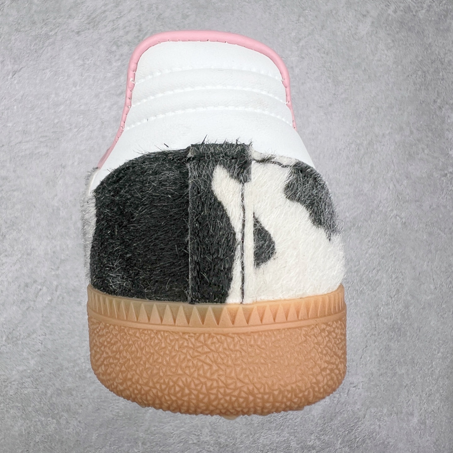 图片[8]-AD Original Samba OG 复古经典轻便板鞋 JR1256 这款桑巴鞋展示了高质量的工艺 带有装饰的超锁缝制和无缝的手感 柔软、柔软的皮革造型和标志性的3条纹完成了精致的外观 正规合身鞋带 鞋面上有绒面鞋垫 橡胶鞋底 享受正畸套筒软感 自50年代首次亮相以来就一直在赢得粉丝的青睐 尺码：36 36.5 37.5 38 38.5 39 40 40.5 41 42 42.5 43 44 44.5 45-选品中心