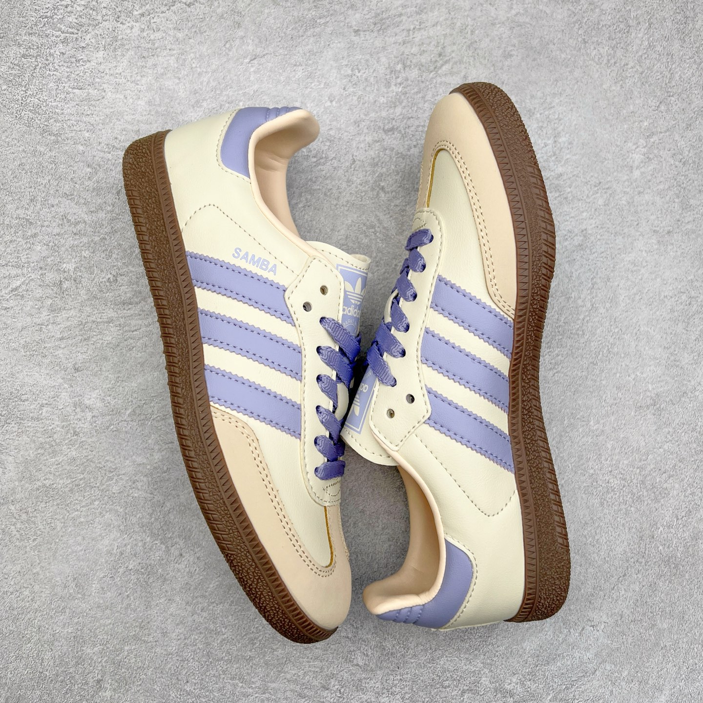 图片[3]-AD Original Samba OG 复古经典轻便板鞋 JI2678 这款桑巴鞋展示了高质量的工艺 带有装饰的超锁缝制和无缝的手感 柔软、柔软的皮革造型和标志性的3条纹完成了精致的外观 正规合身鞋带 鞋面上有绒面鞋垫 橡胶鞋底 享受正畸套筒软感 自50年代首次亮相以来就一直在赢得粉丝的青睐 尺码：36 36.5 37.5 38 38.5 39 40 40.5 41 42 42.5 43 44 44.5 45-选品中心