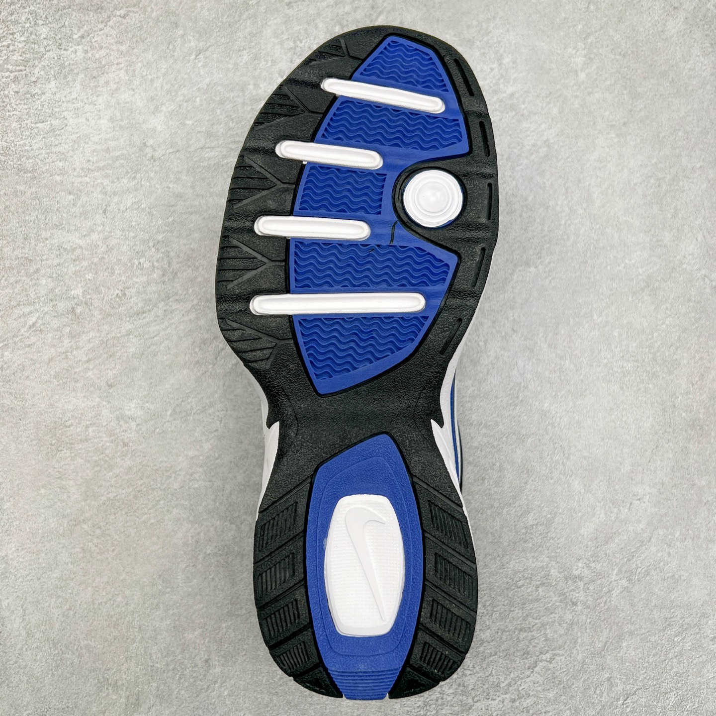 图片[9]-NK Air Monarch IV M2K Tekno 复古运动老爹鞋 正确原楦开发版型 内置Air气垫版本 细节完美还原 复古潮流优质皮革打造鞋面 夸张流线极符 风靡老爹元素 外形延续当下潮流得未来感老爹鞋 设计干净配色风格也带有浓郁的复古感受 极为独特 货号：415445-002 尺码：36 36.5 37.5 38 38.5 39 40 40.5 41 42 42.5 43 44 44.5 45-选品中心