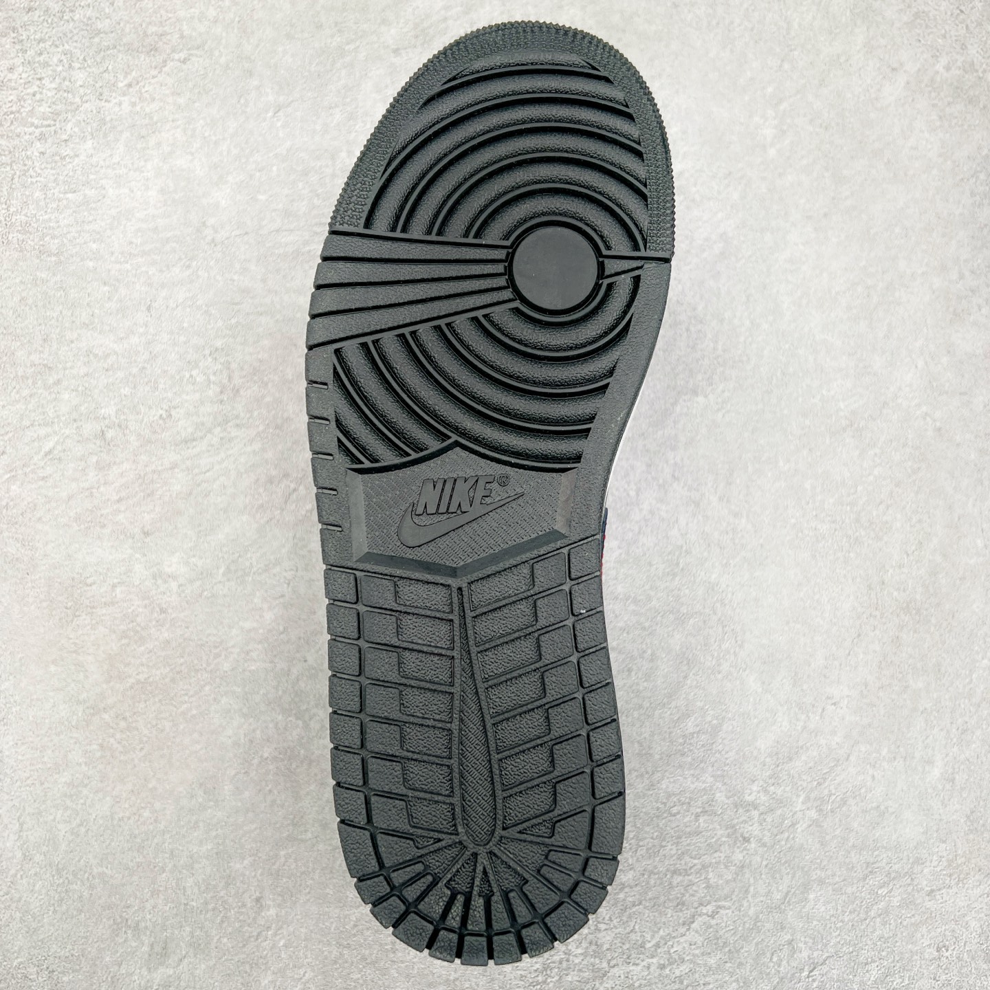 图片[9]-＃DT纯原 Air Jordan AJ1 Low 低帮 黑红 553558-067 终端优势供应 市面中低帮最具代表性版本没有之一 口碑大厂出品 品控大底版型不断改良更新 全套原纸板楦头开发 确保原汁原味 完美呈现版型 完美零毛边处理 原厂内置全掌气垫 价格定位良心 平台专用代工流水线出品 一眼公司既视感 拿到手的一瞬间就与众不同 碾压市面所有版本 全部原鞋开发 每一个配色都会采购原鞋确认细节 打破市面看图做货无好货之说 尺码：35.5 36 36.5 37.5 38 38.5 39 40 40.5 41 42 42.5 43 44 44.5 45 46-选品中心