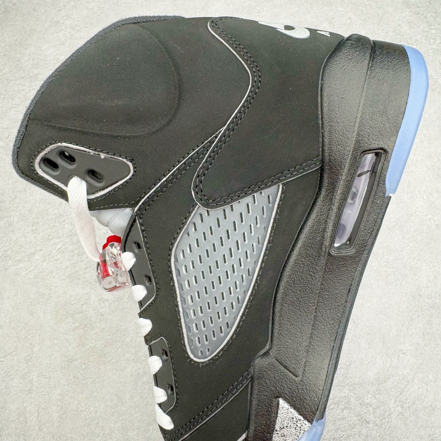 图片[7]-＃NC版 Air Jordan AJ5 “Black Metallic Reimagined” 黑银 HF3975-001 外贸订单 全套原纸板楦头开发 确保原汁原味 完美呈现五代版型 定制优质皮料 完美鞋型匹配公司货 正确TPU鞋舌锁扣 最新原厂底模 大底卡色咬花完美 鞋柜必备鞋款 终端现货供应 尺码：40 40.5 41 42 42.5 43 44 44.5 45 46 47.5-选品中心