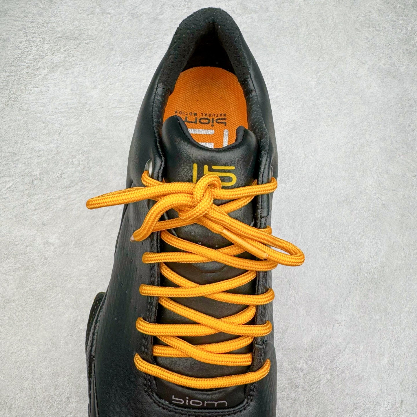 图片[5]-ECCO爱步男士15周年 运动休闲鞋 轻便缓震跑步鞋 健步BIOMC 市面最高版本 甄选优质皮面搭配纺织衬里，脚感柔软舒适，透气不闷脚 鞋舌及鞋垫上的周年LOGO设计 纪念属于BIOM的15载生机之旅 自然律动科技，符合人体工学鞋楦，贴近足部天然形态 直接注塑工艺连接鞋面与鞋底，一体成型，合脚稳固 橡胶外底适应多种形态，抓地耐磨，稳定支撑 都市探索 步履悠然 尺码：39 40 41 42 43 44 （正常码）-选品中心
